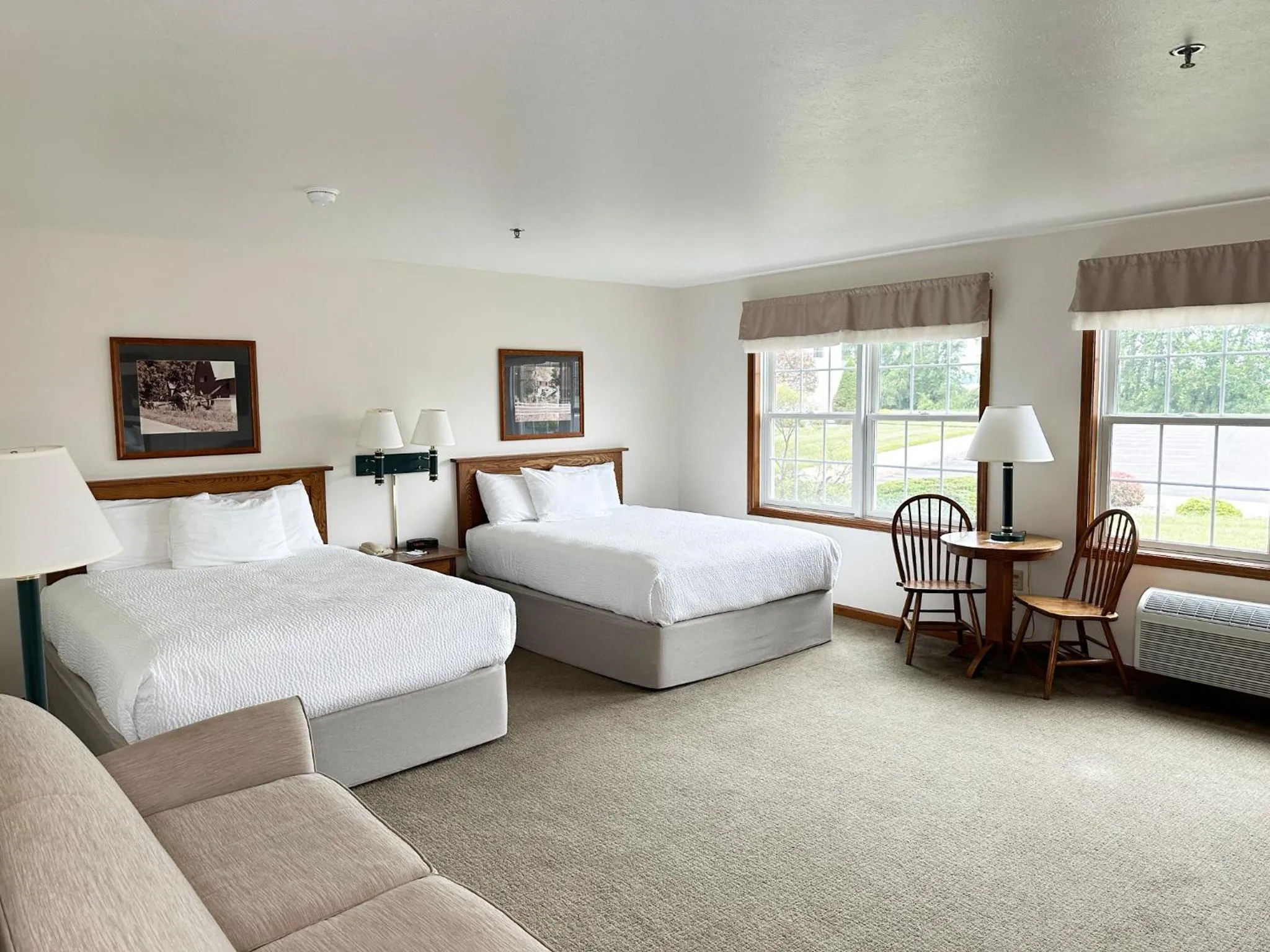 Bed in Farmstead Inn and Conference Center