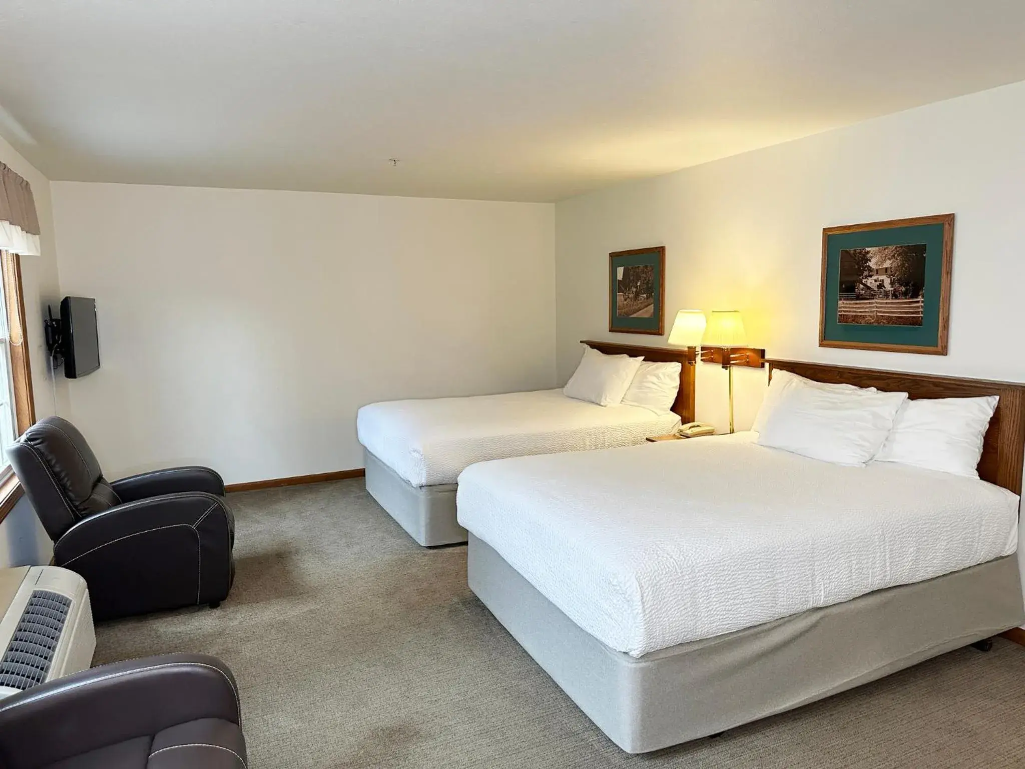 Classic Two Queen - Handicapped in Farmstead Inn and Conference Center Classic Two Queen - Handicapped in Farmstead Inn and Conference Center