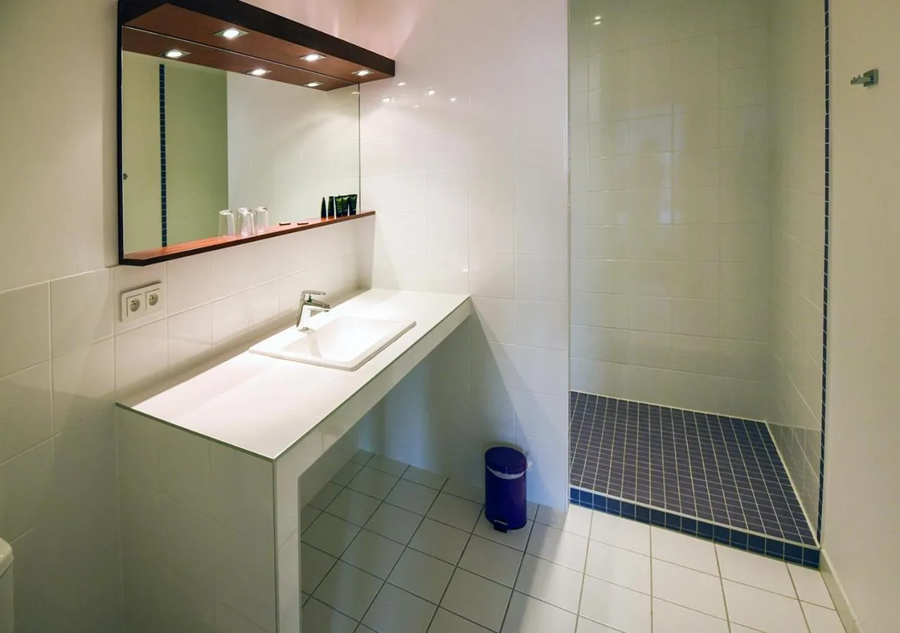 Shower in Hotel de Bordeaux