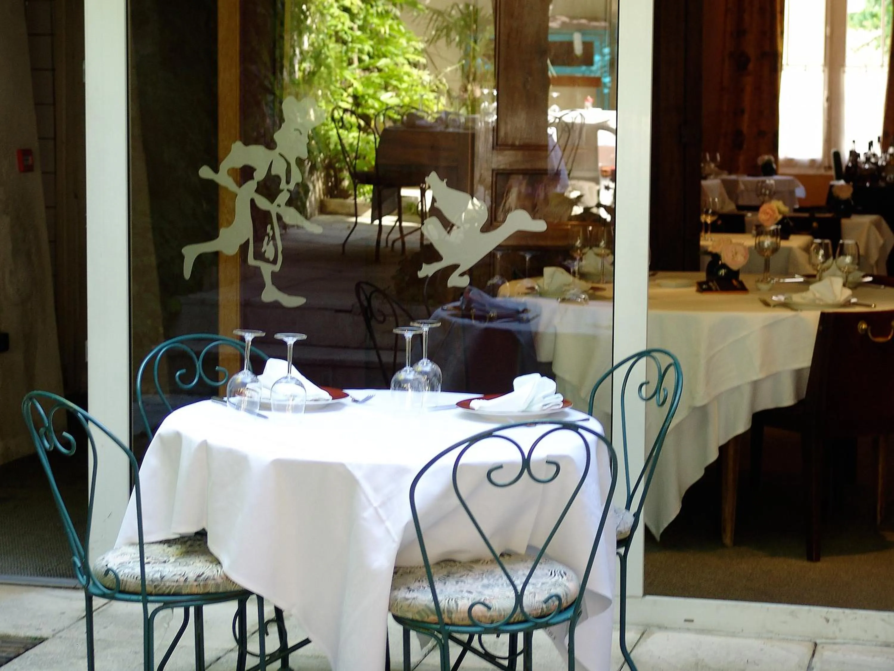 Patio in Hotel de Bordeaux