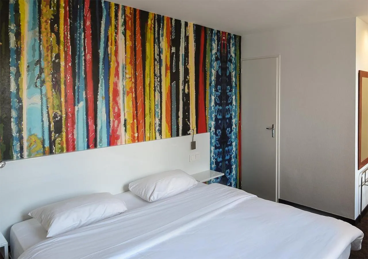 Bed in Hotel de Bordeaux