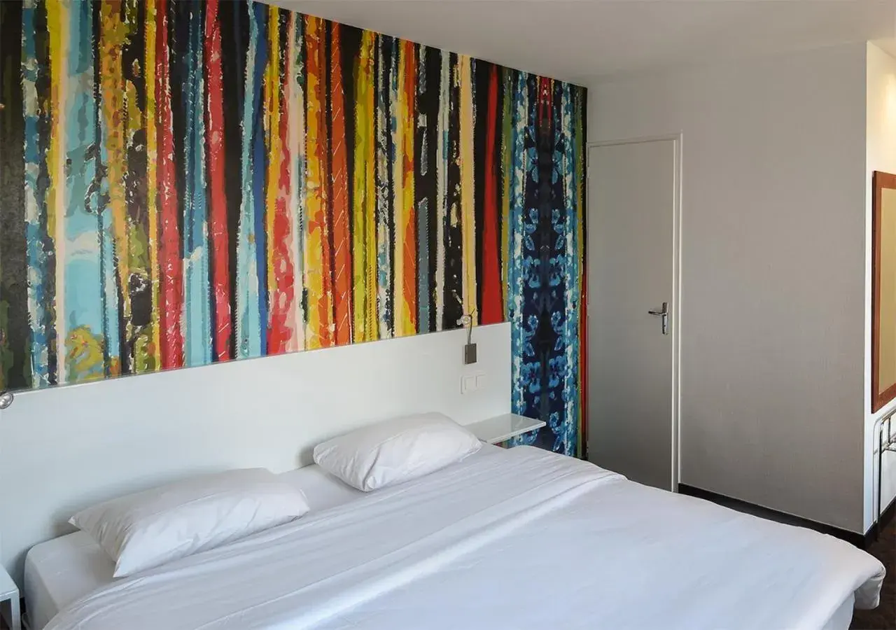Double Room with Private Bathroom in Hotel de Bordeaux Double Room with Private Bathroom in Hotel de Bordeaux