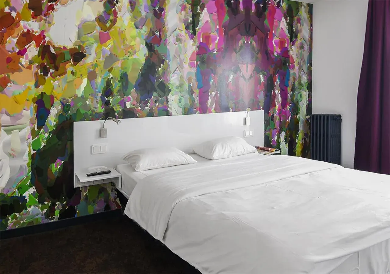 Double Room with Private Bathroom in Hotel de Bordeaux Double Room with Private Bathroom in Hotel de Bordeaux