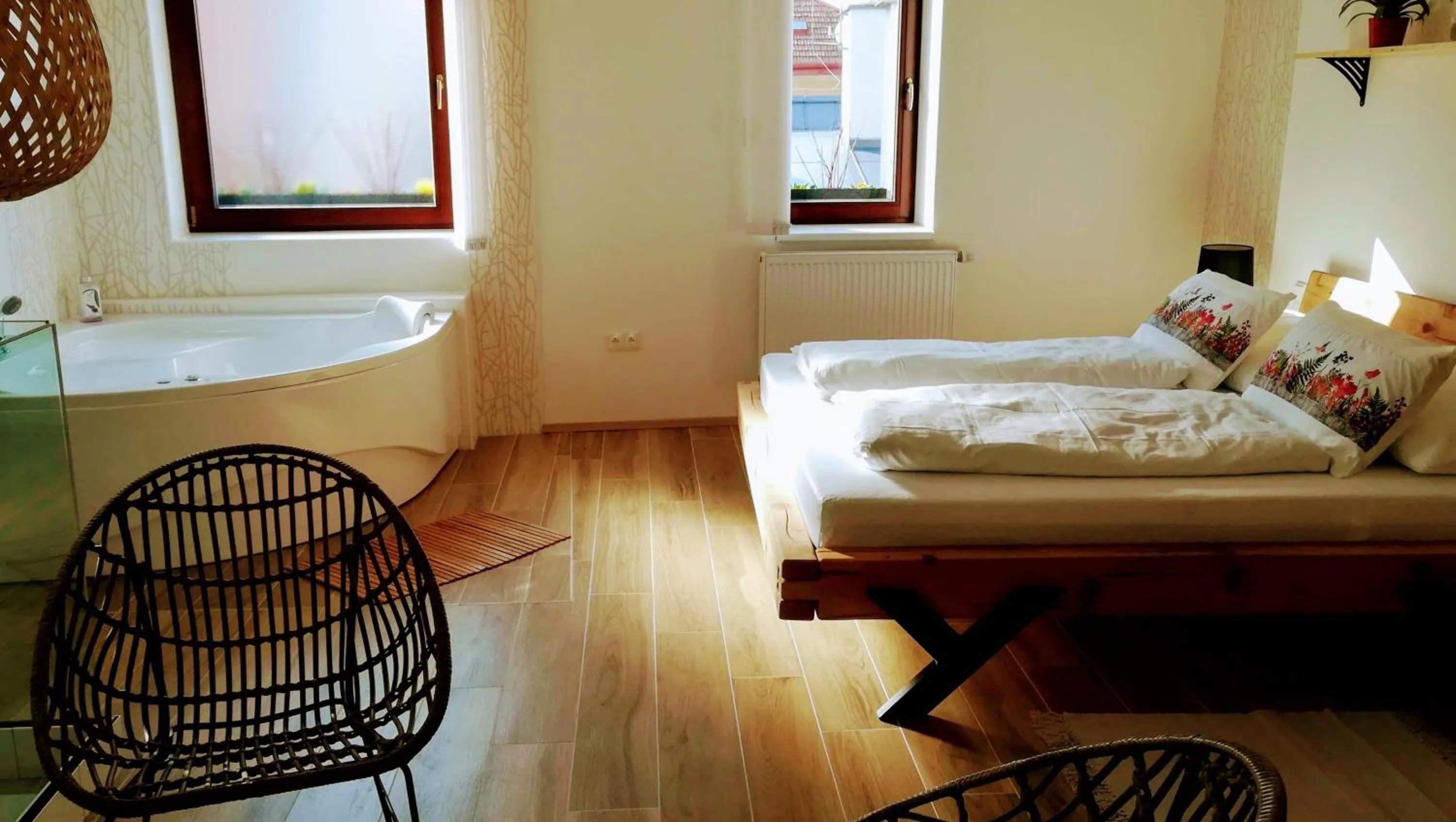 Deluxe Suite with Spa Bath - single occupancy in Apartmány Cechovní