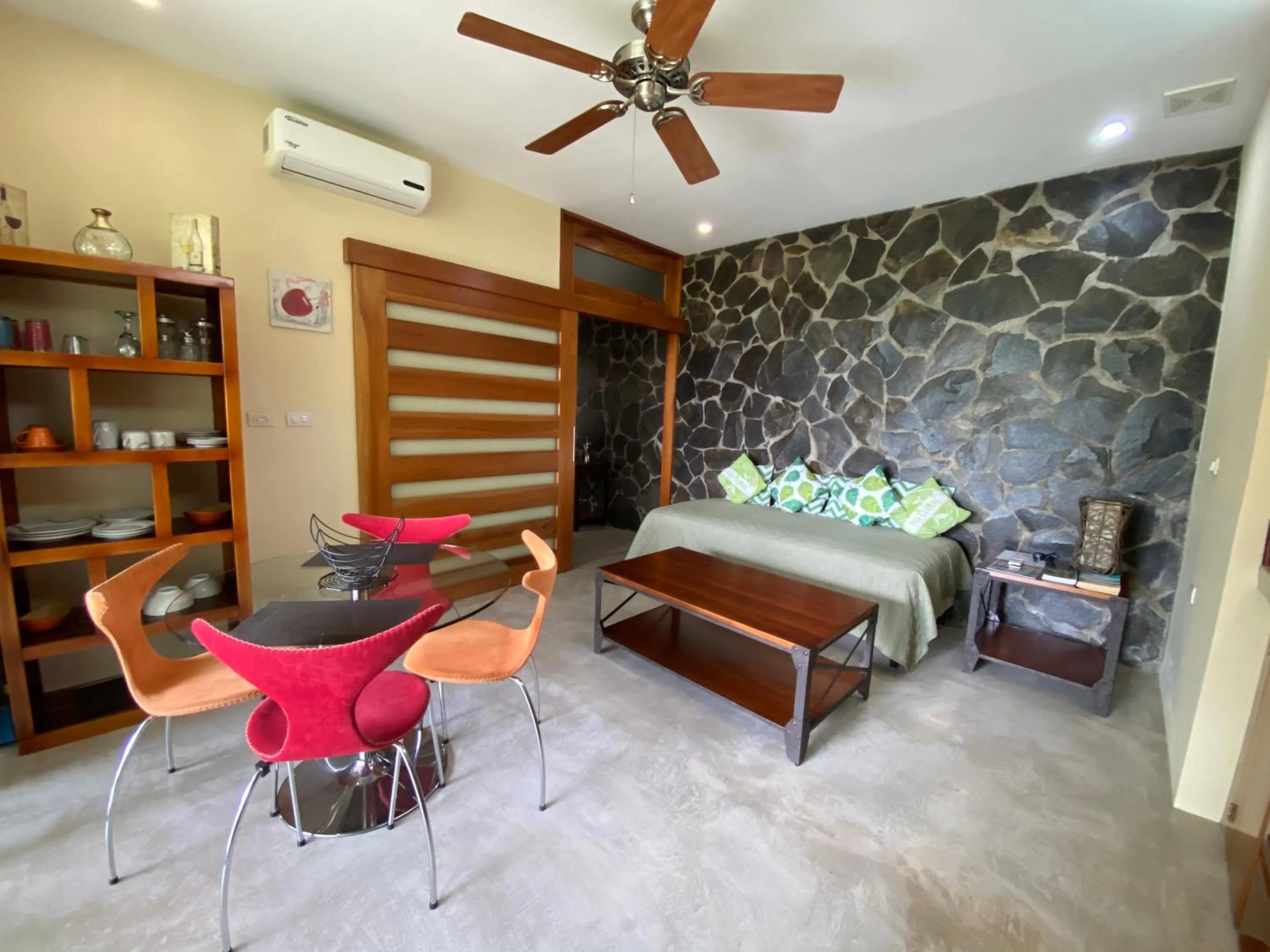 Dining area in Casa Libertinn