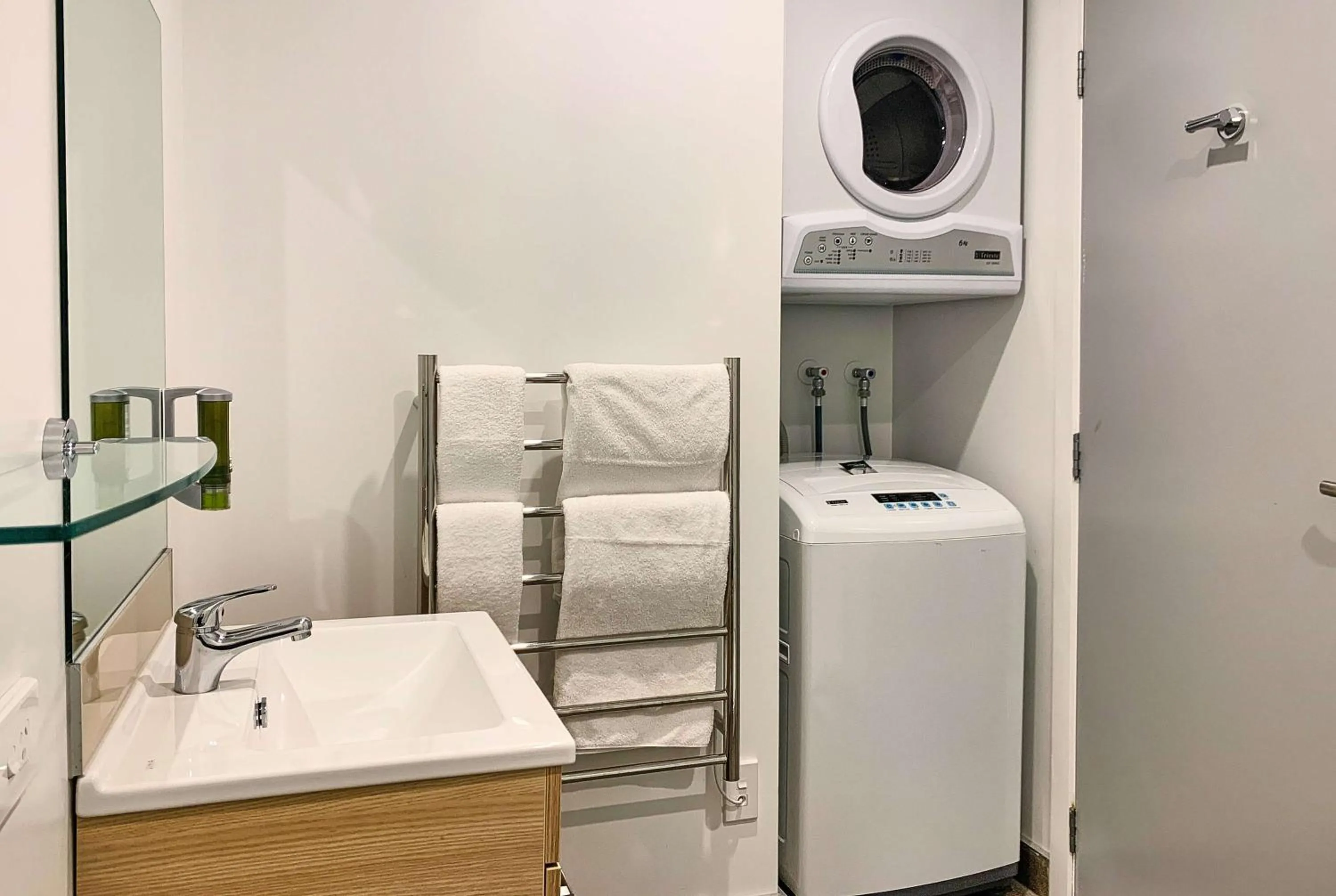 Bathroom, Bed in Ramada Suites by Wyndham Albany
