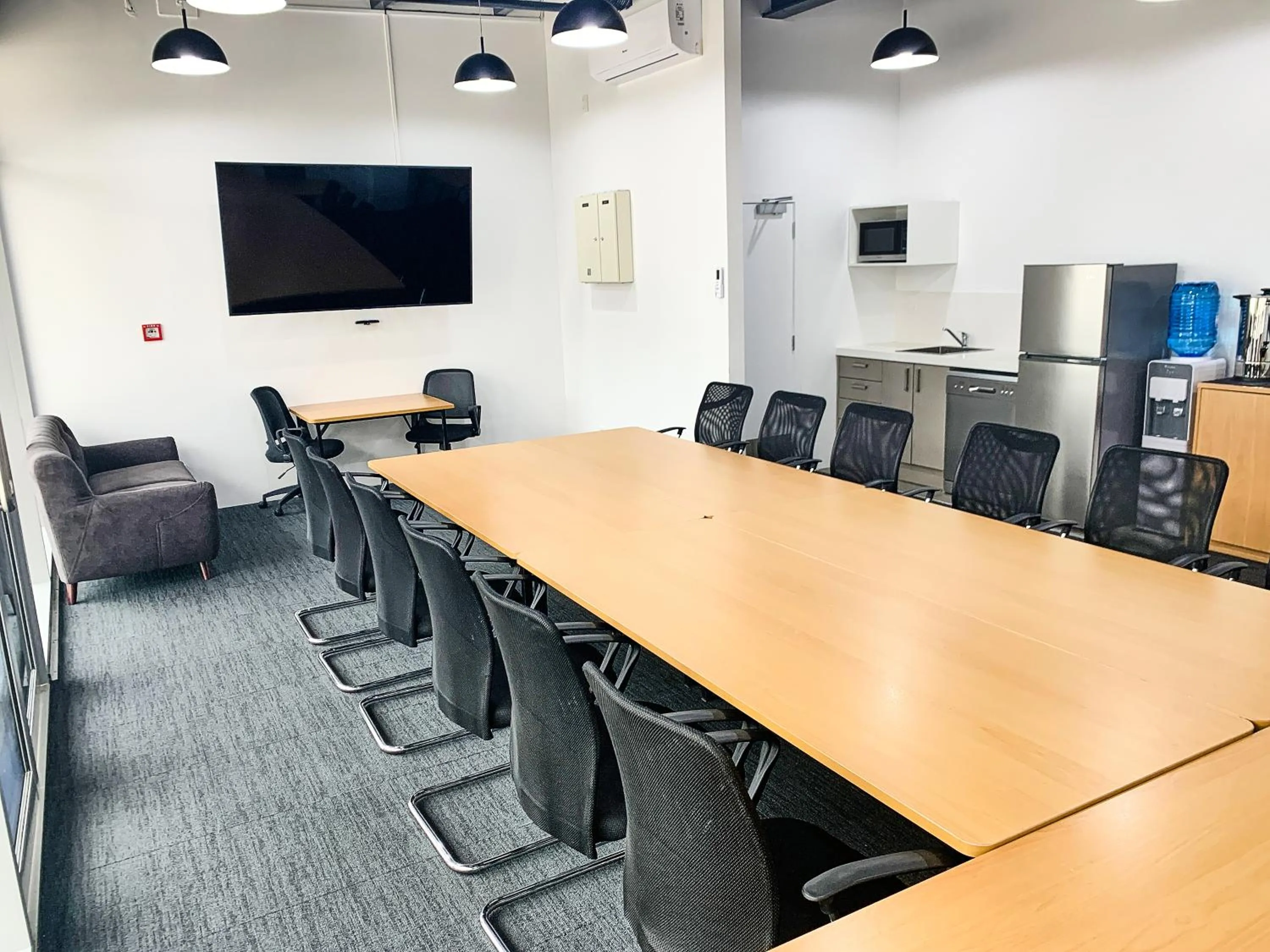 Meeting/conference room in Ramada Suites by Wyndham Albany