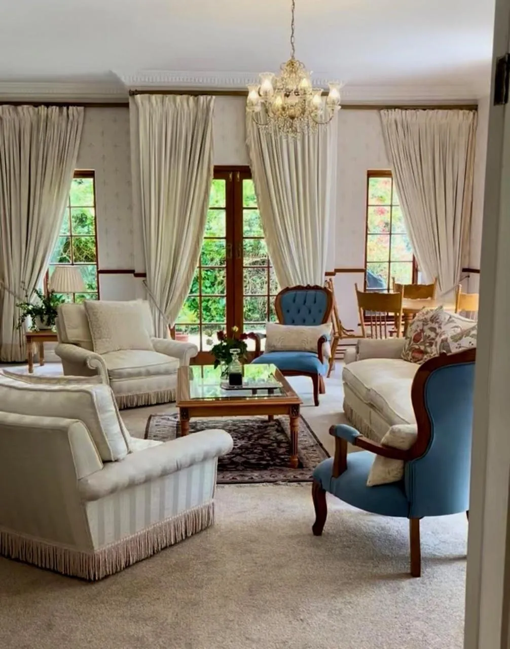 Communal lounge/ TV room in Boutique Villa Guesthouse