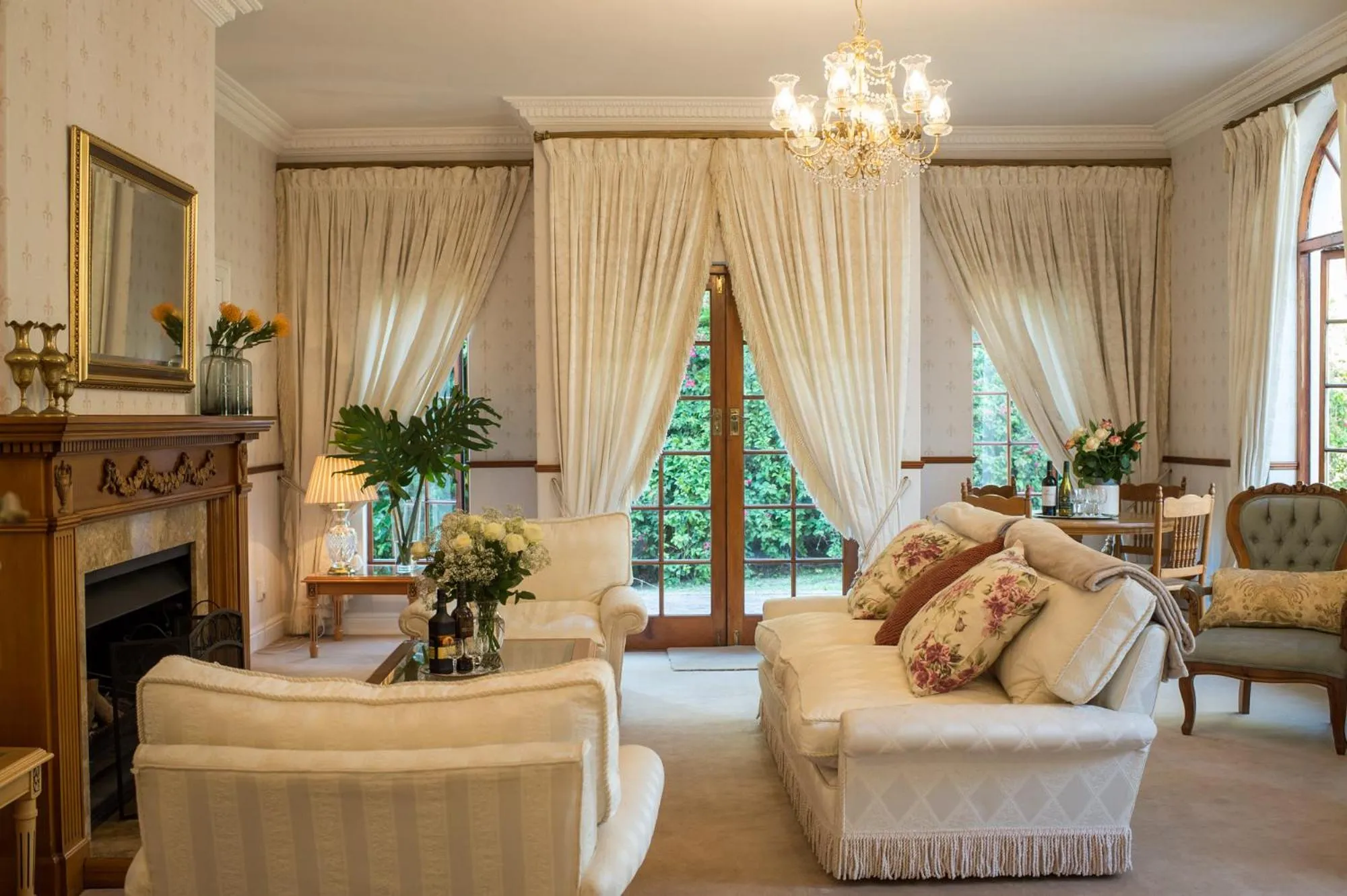 Communal lounge/ TV room in Boutique Villa Guesthouse