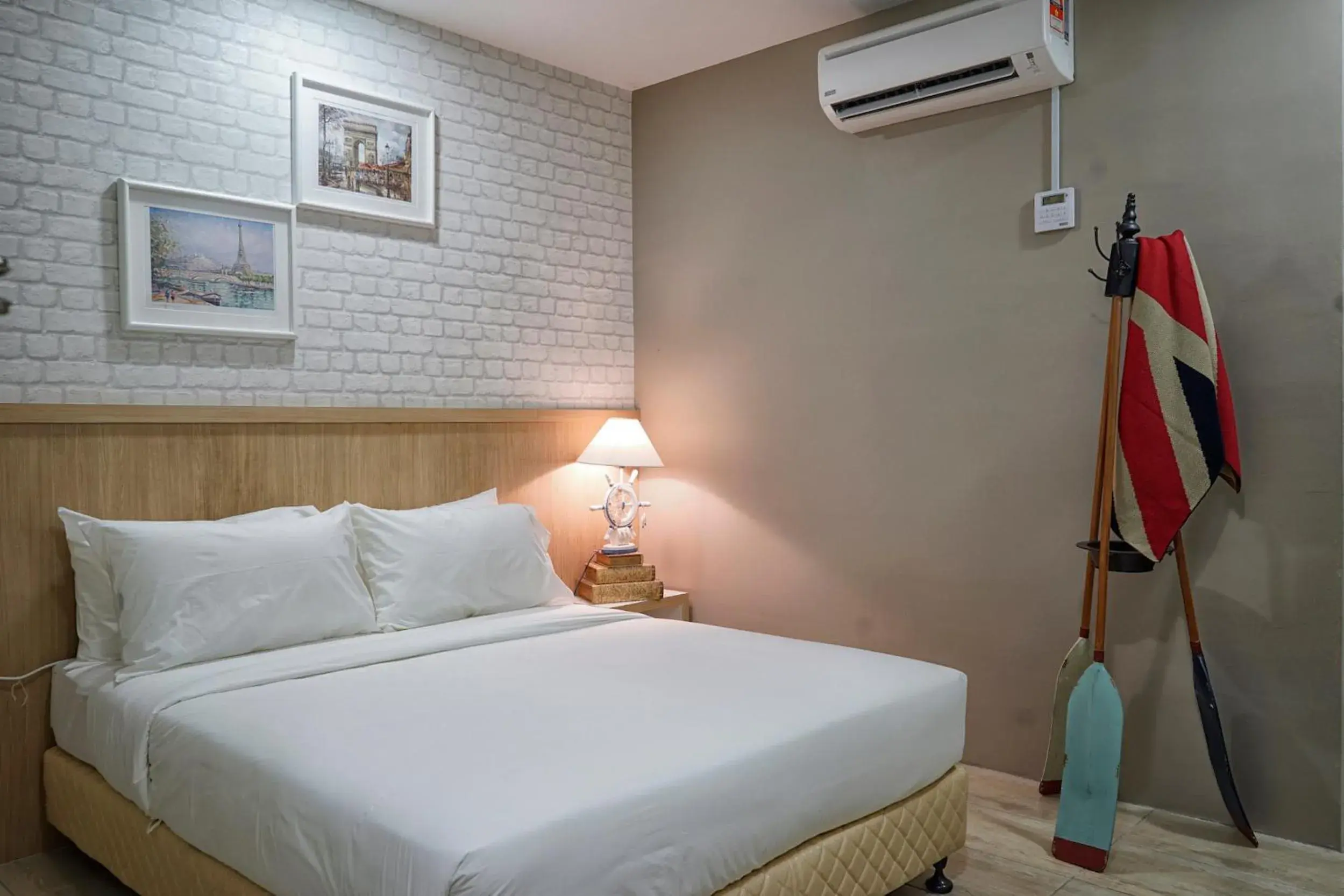 Deluxe Room in LightHouse Hotel & ShortStay @ Damansara Uptown Deluxe Room in LightHouse Hotel & ShortStay @ Damansara Uptown