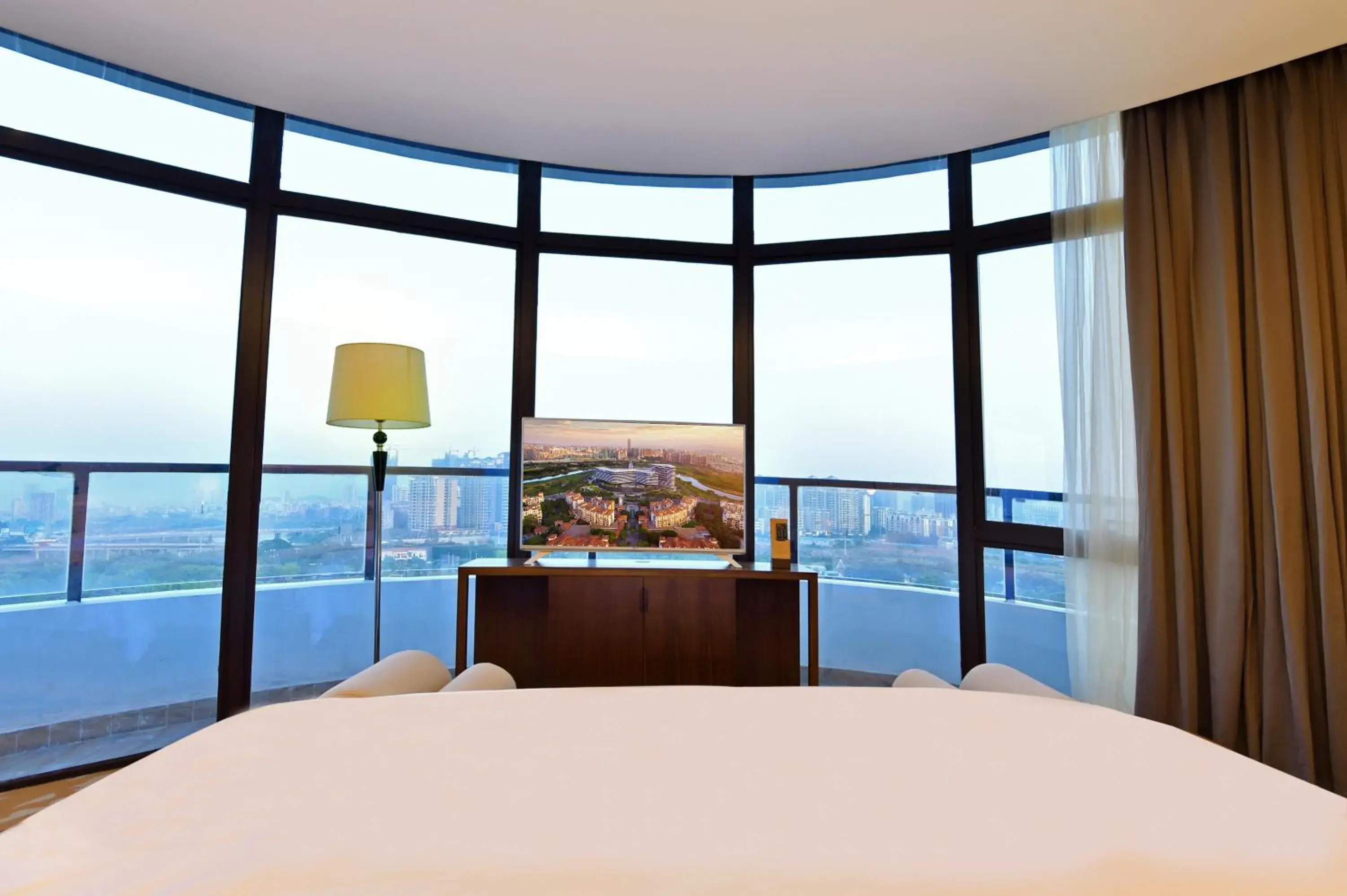 View (from property/room), Bed in Grand Skylight International Hotel Huizhou View (from property/room), Bed in Grand Skylight International Hotel Huizhou