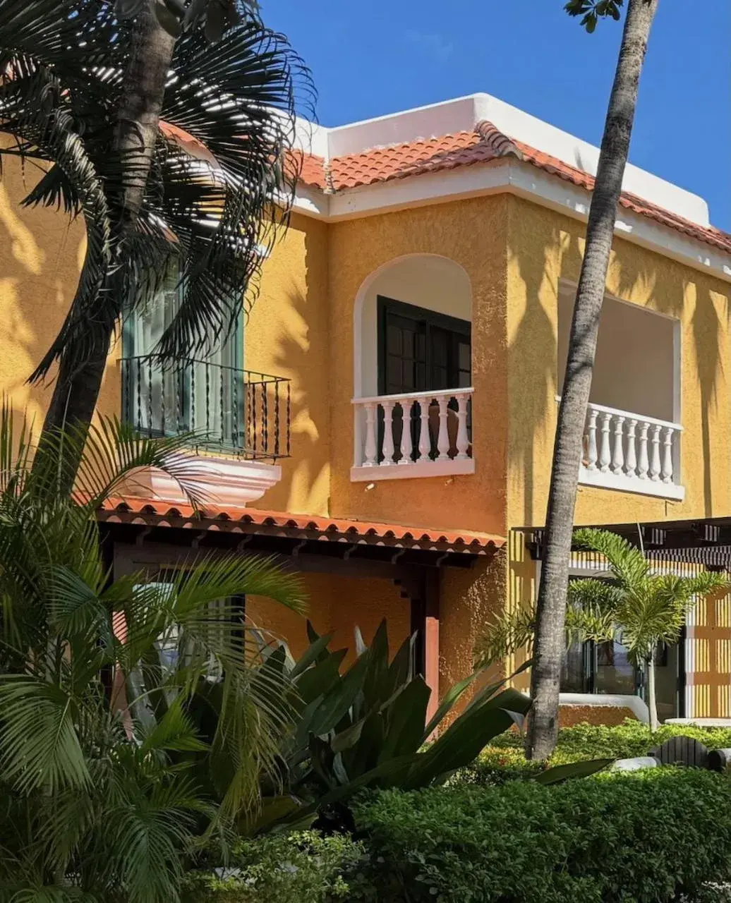 Property building in Harbour Village Beach Club Property building in Harbour Village Beach Club