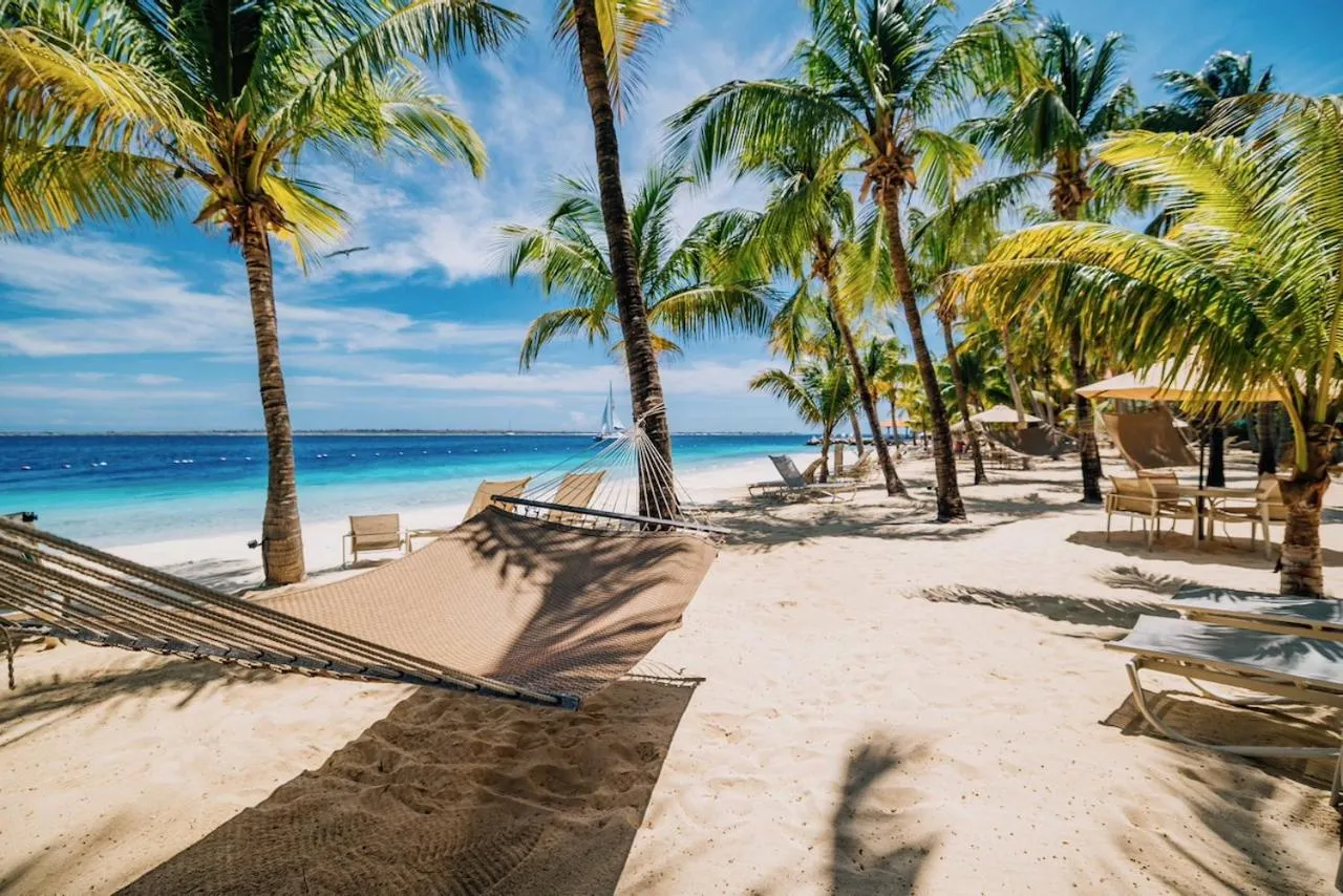 Beach in Harbour Village Beach Club