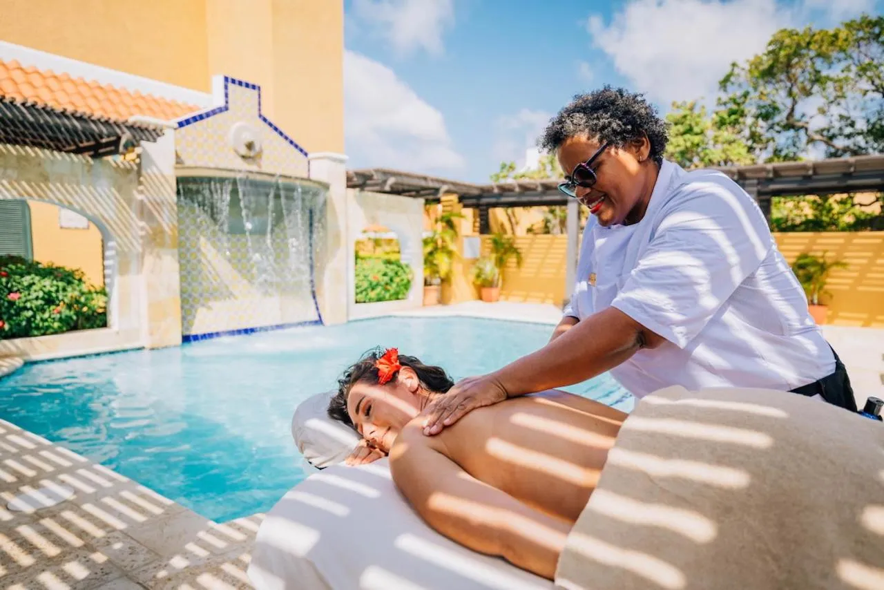 Massage in Harbour Village Beach Club
