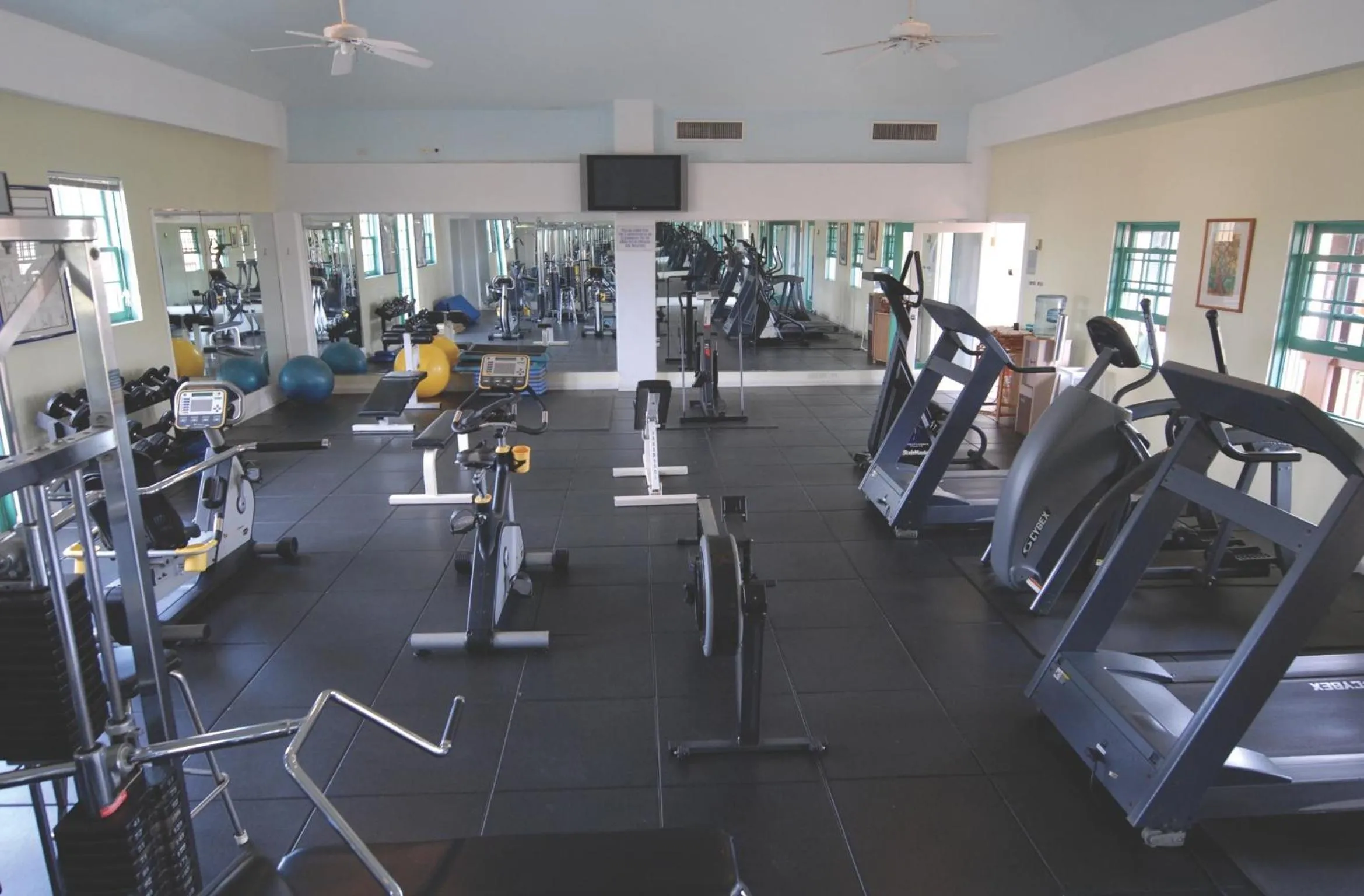 Fitness centre/facilities in Harbour Village Beach Club