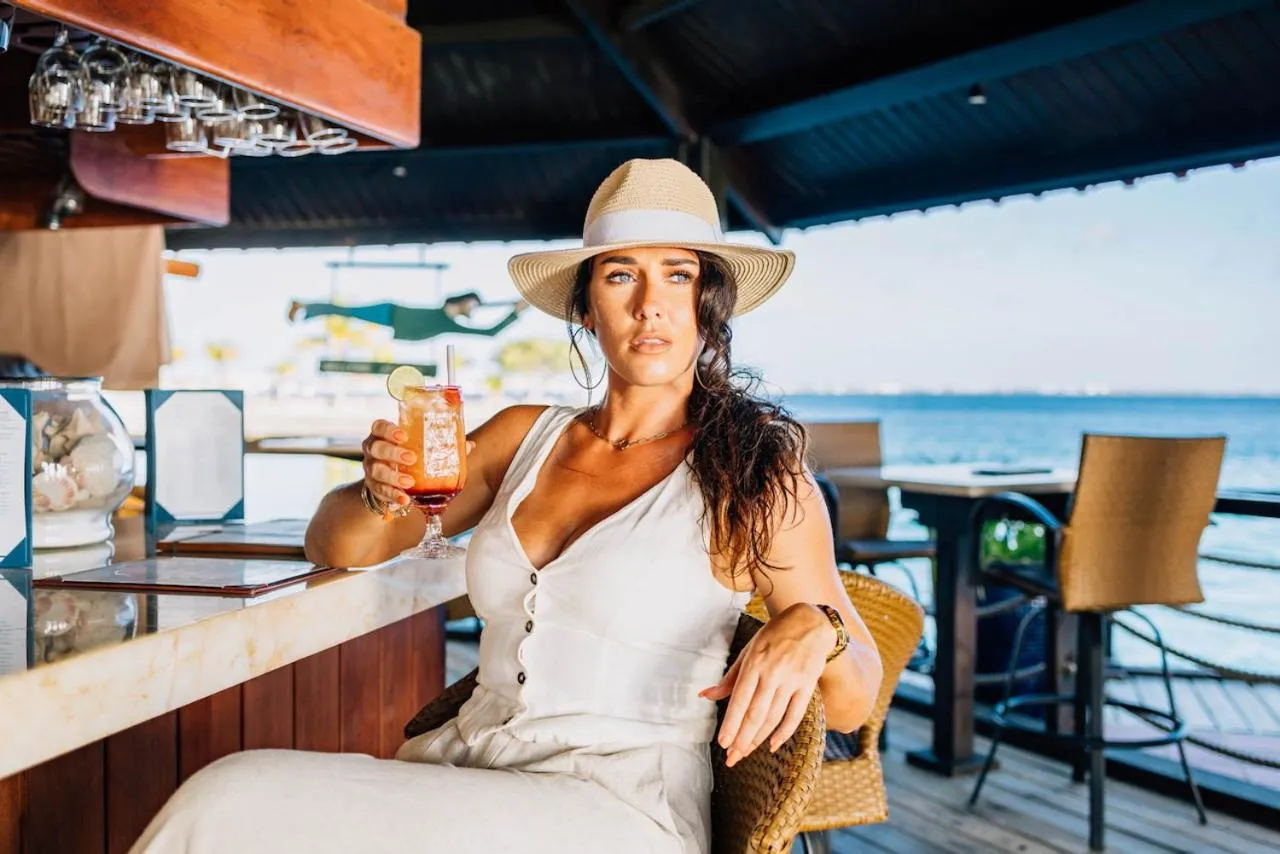 Lounge or bar in Harbour Village Beach Club