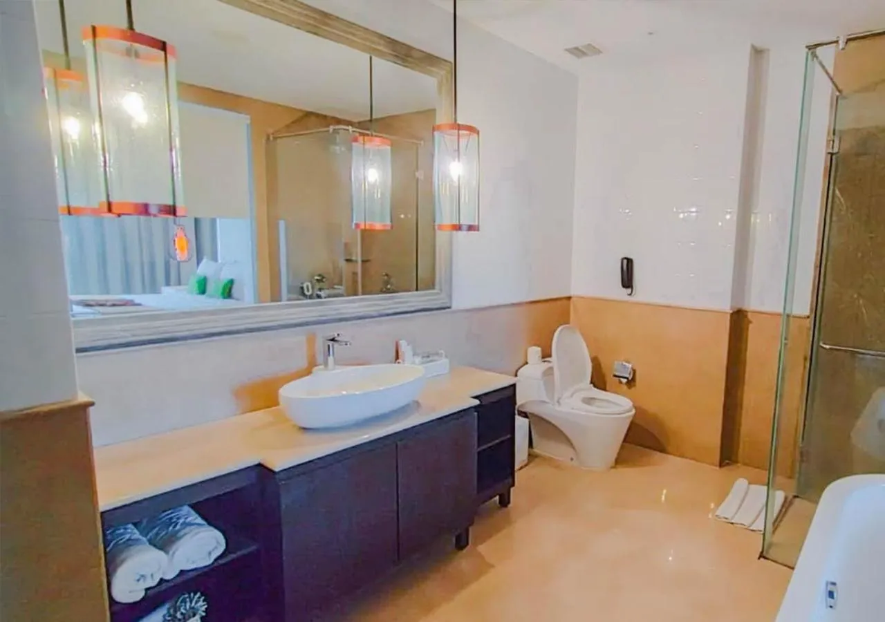 Bathroom in Jambuluwuk Oceano Seminyak Hotel