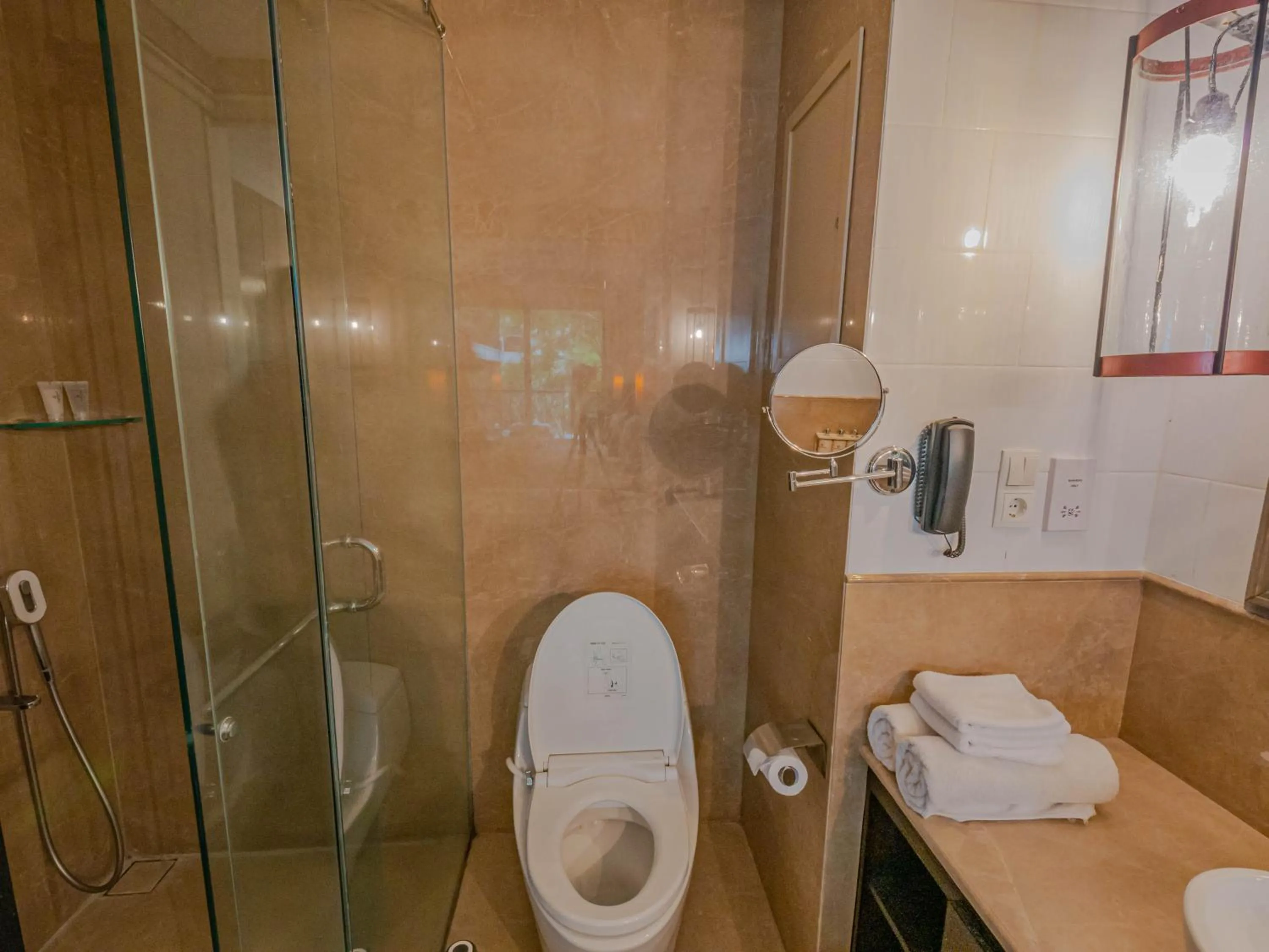 Bathroom in Jambuluwuk Oceano Seminyak Hotel