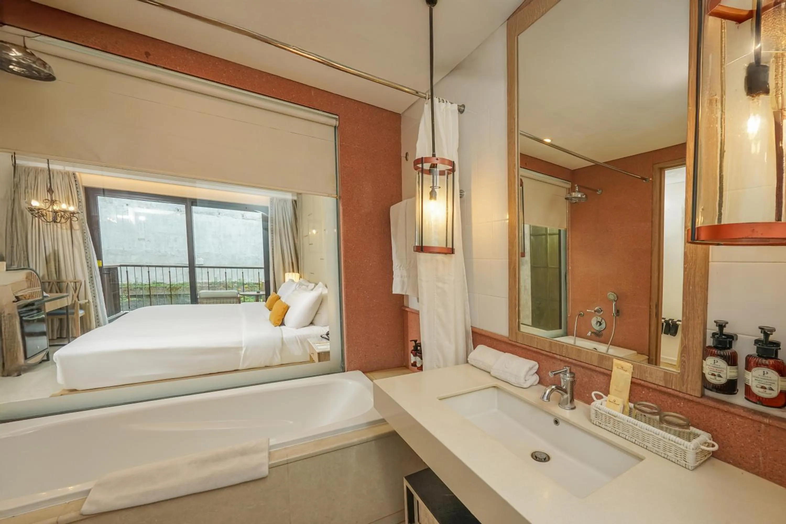 Bathroom, Bed in Jambuluwuk Oceano Seminyak Hotel