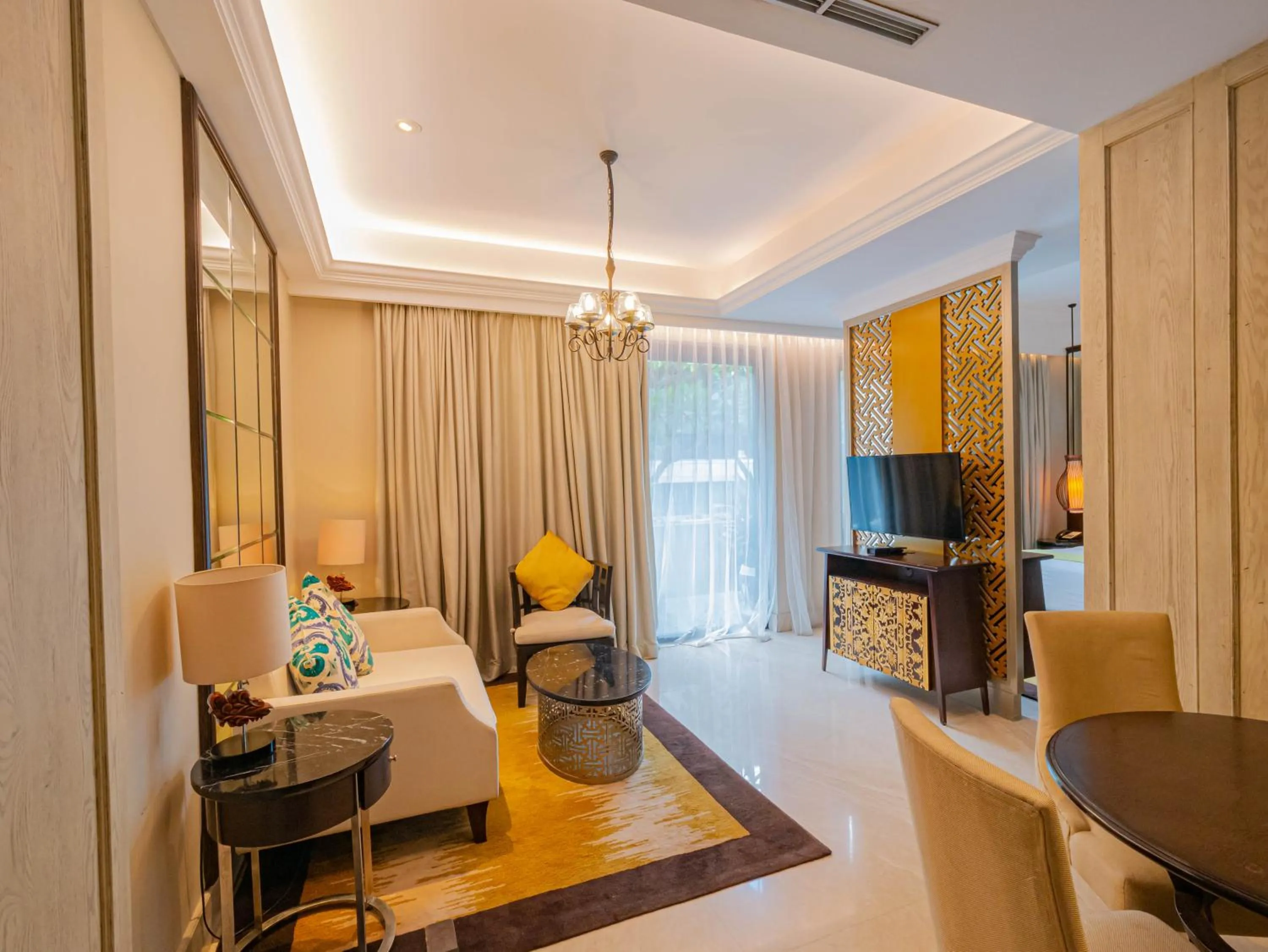 Living room, Bed in Jambuluwuk Oceano Seminyak Hotel