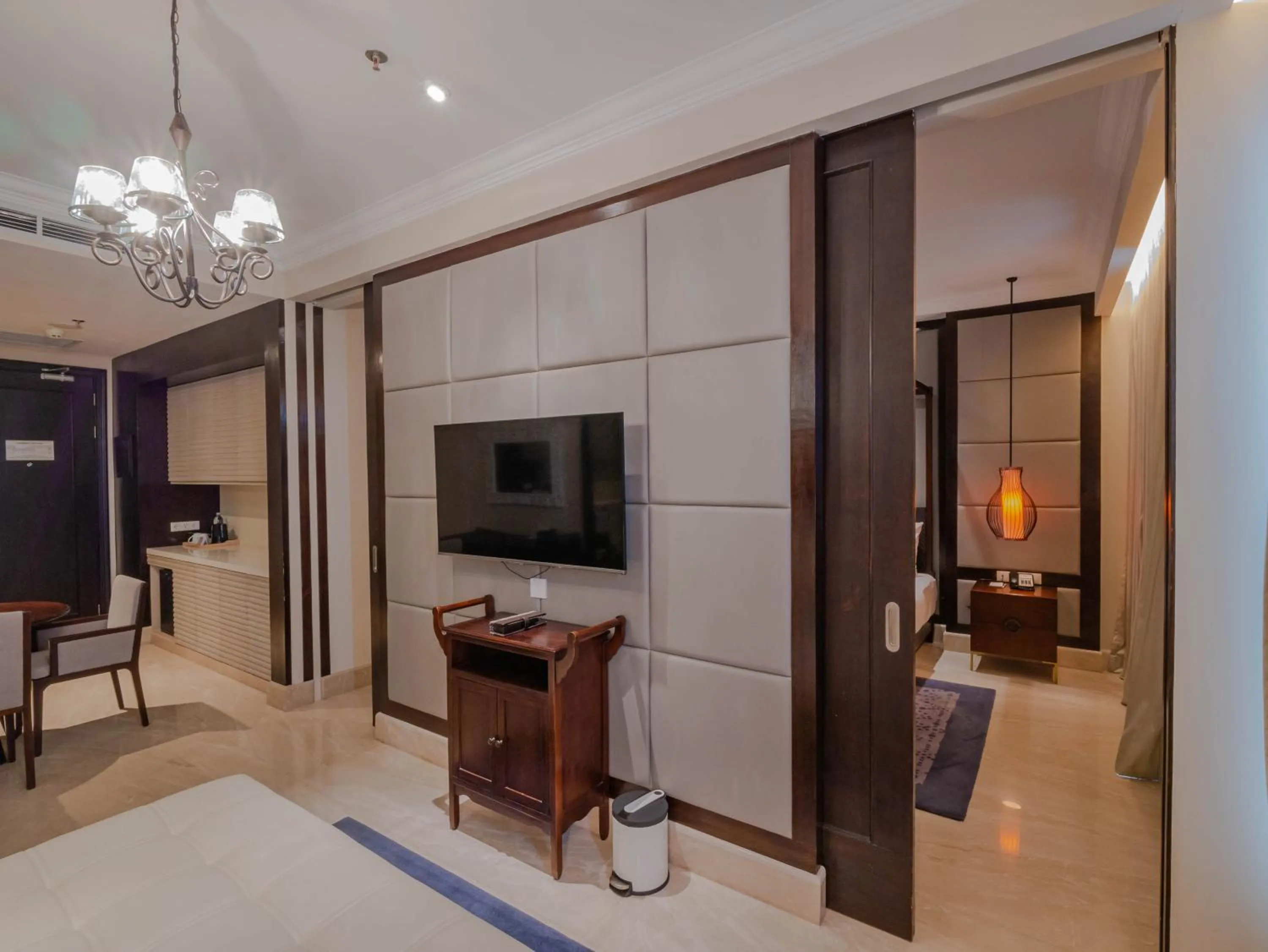 Living room, Bed in Jambuluwuk Oceano Seminyak Hotel