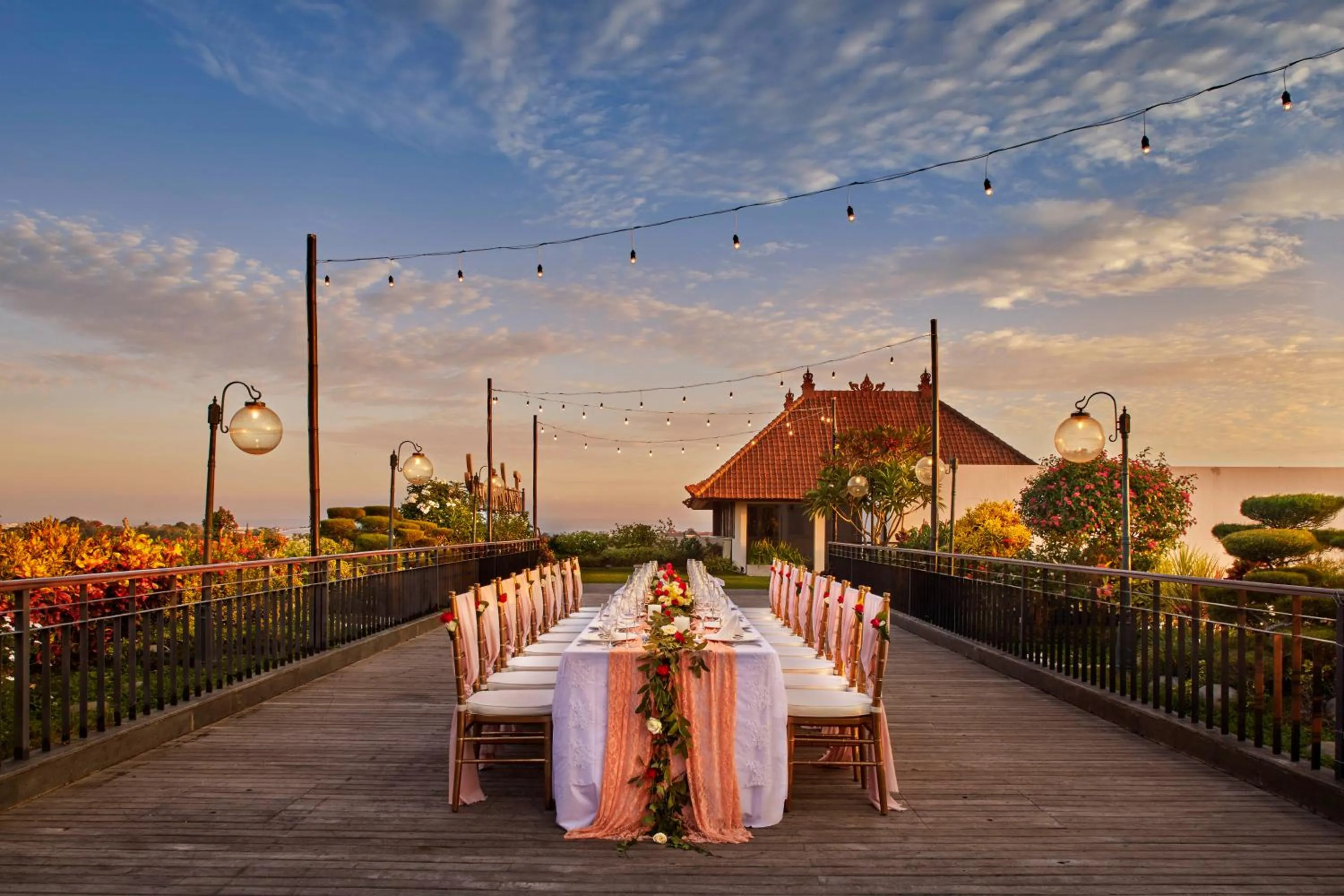 Restaurant/places to eat in Jambuluwuk Oceano Seminyak Hotel