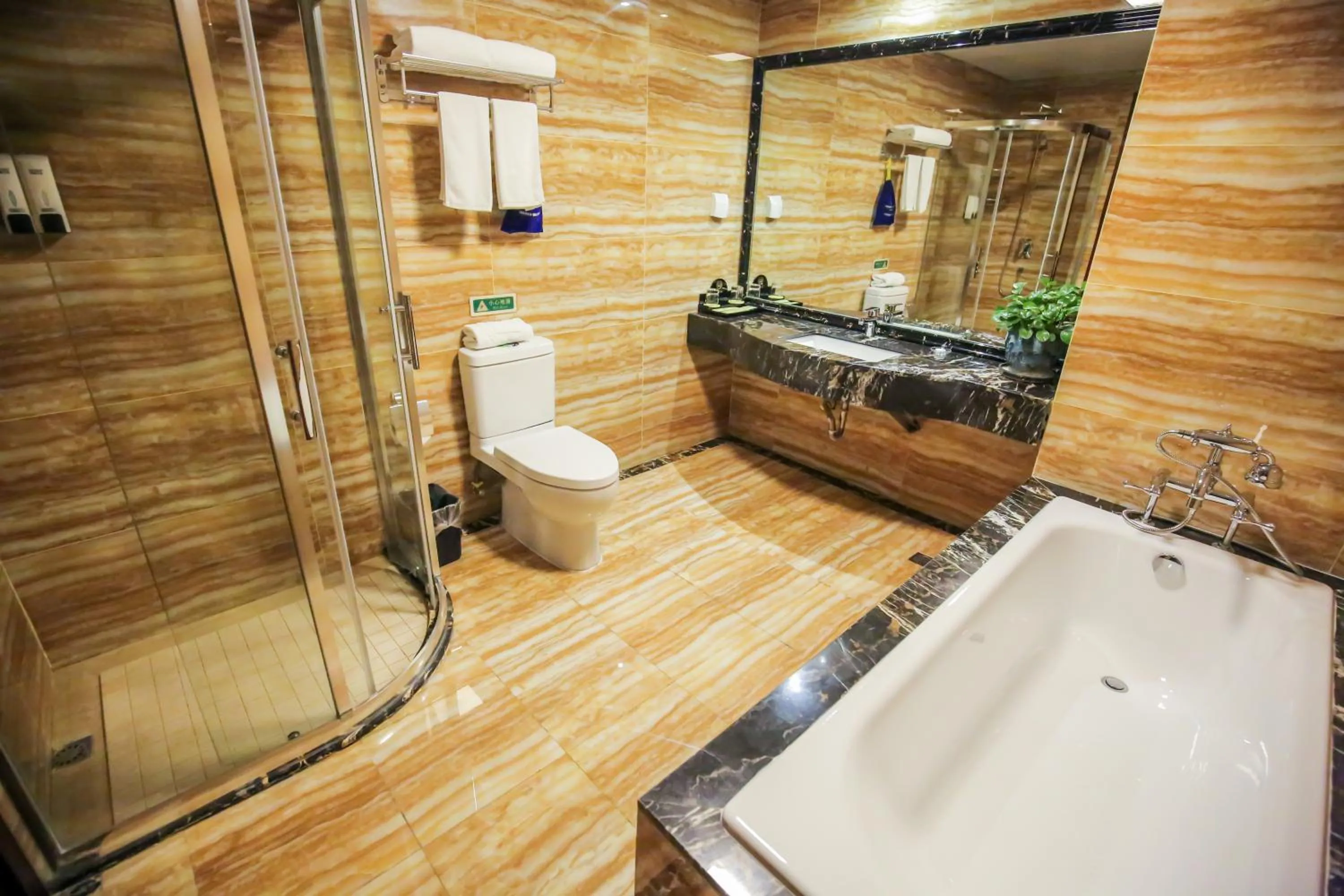 Shower in New Knight Royal Hotel Airport and International Resort