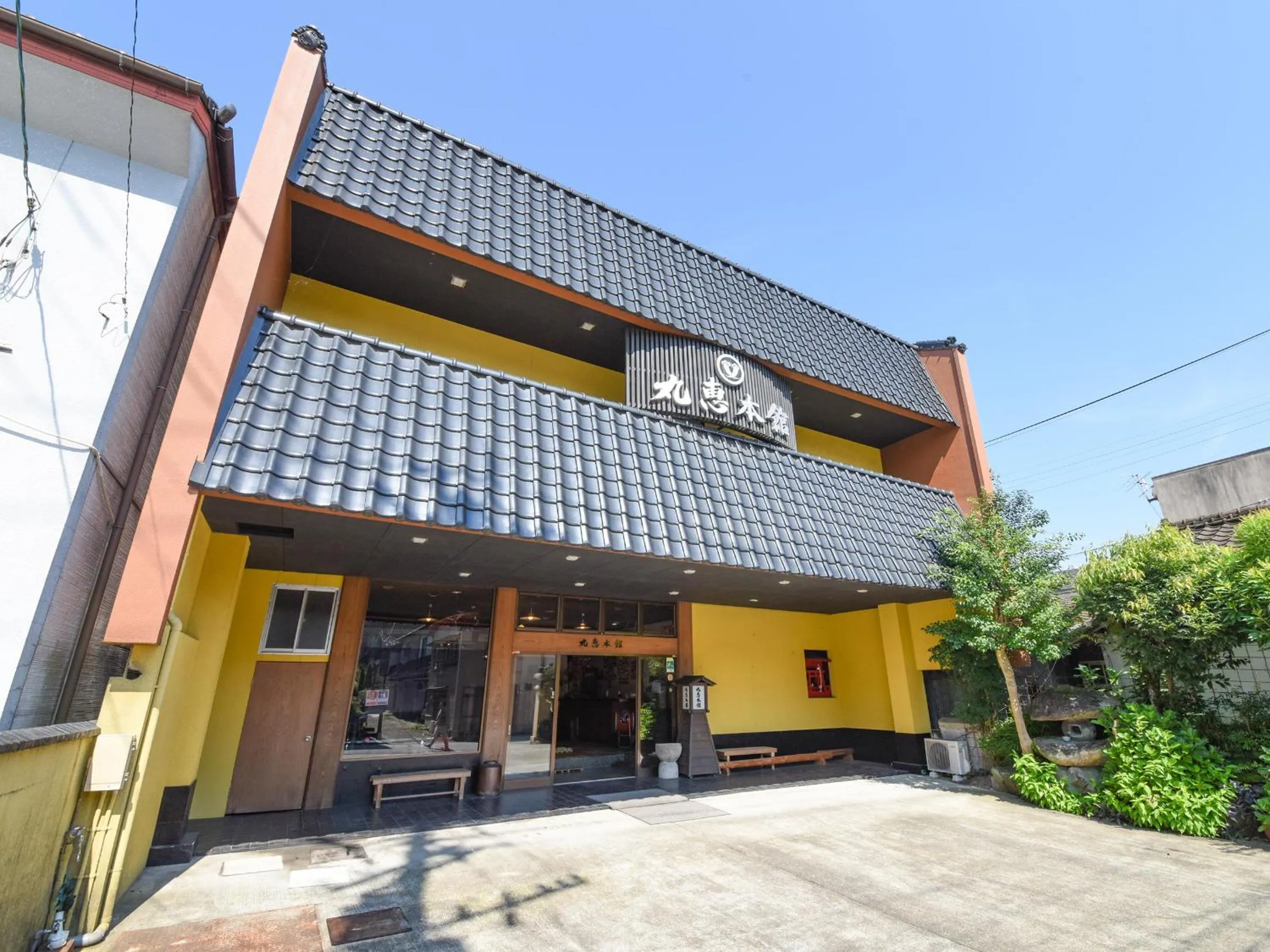 Facade/entrance in Ryokan Marue Honkan