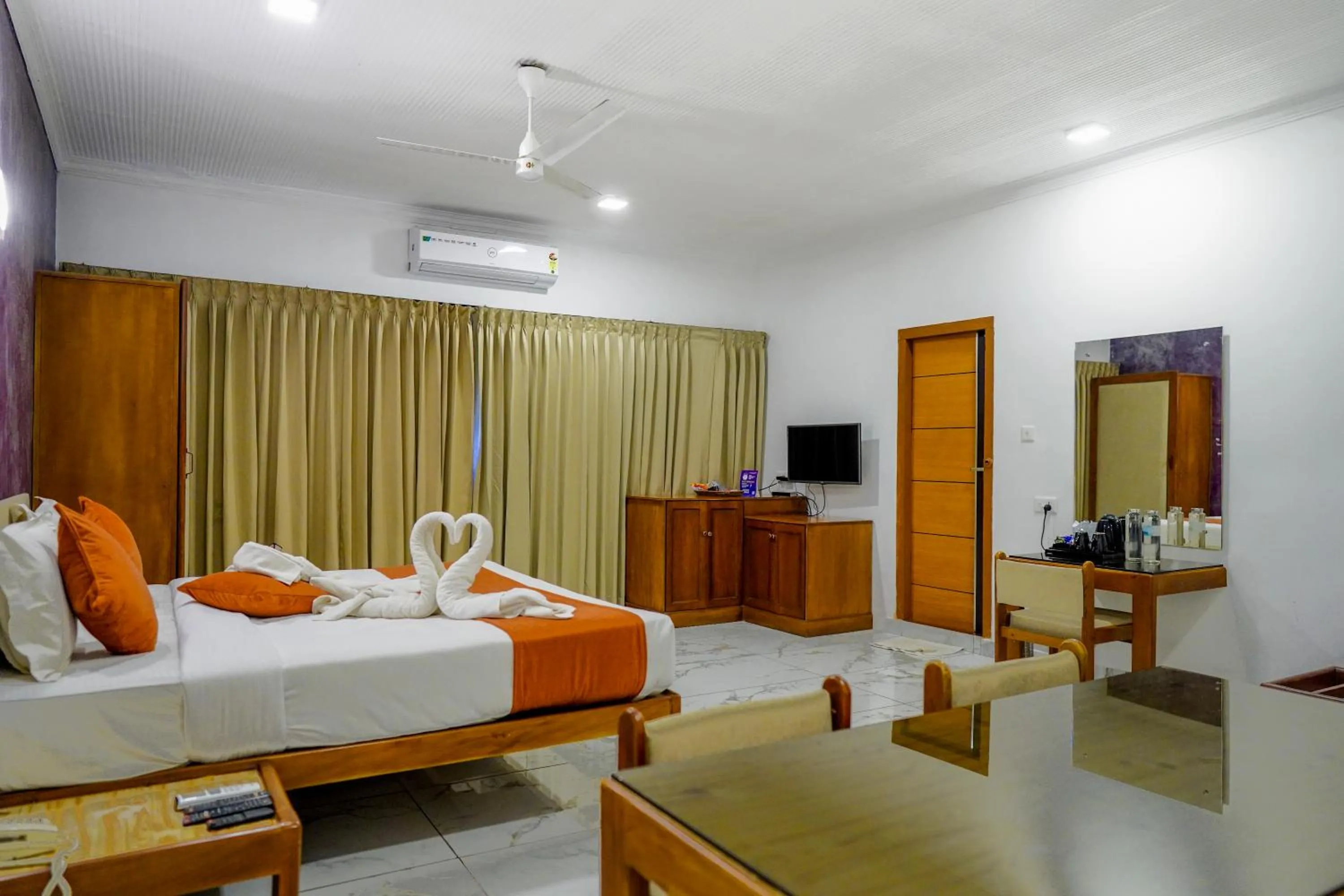 Bedroom, Bed in Casino Hotels Ltd