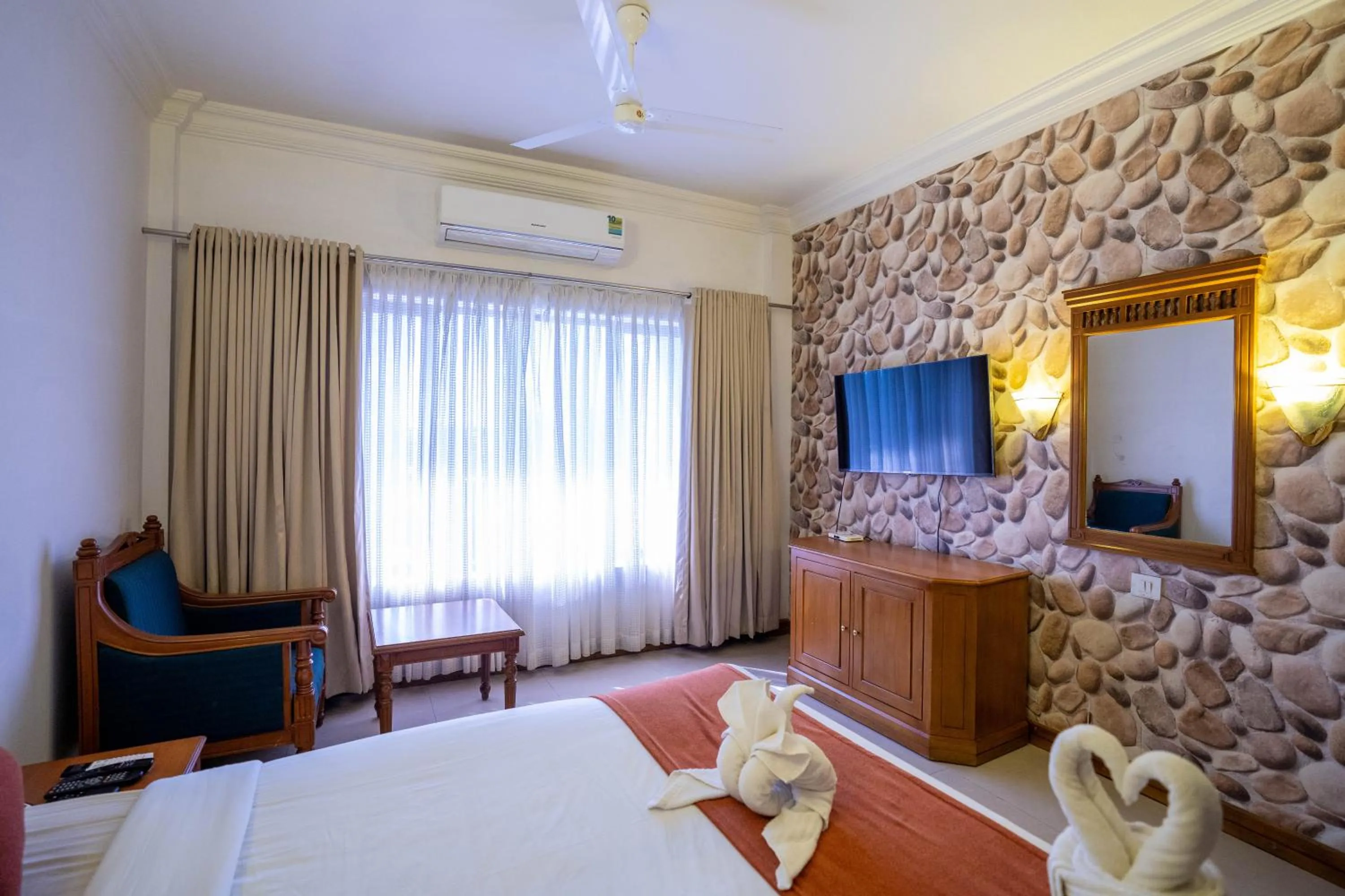 Bedroom, Bed in Casino Hotels Ltd