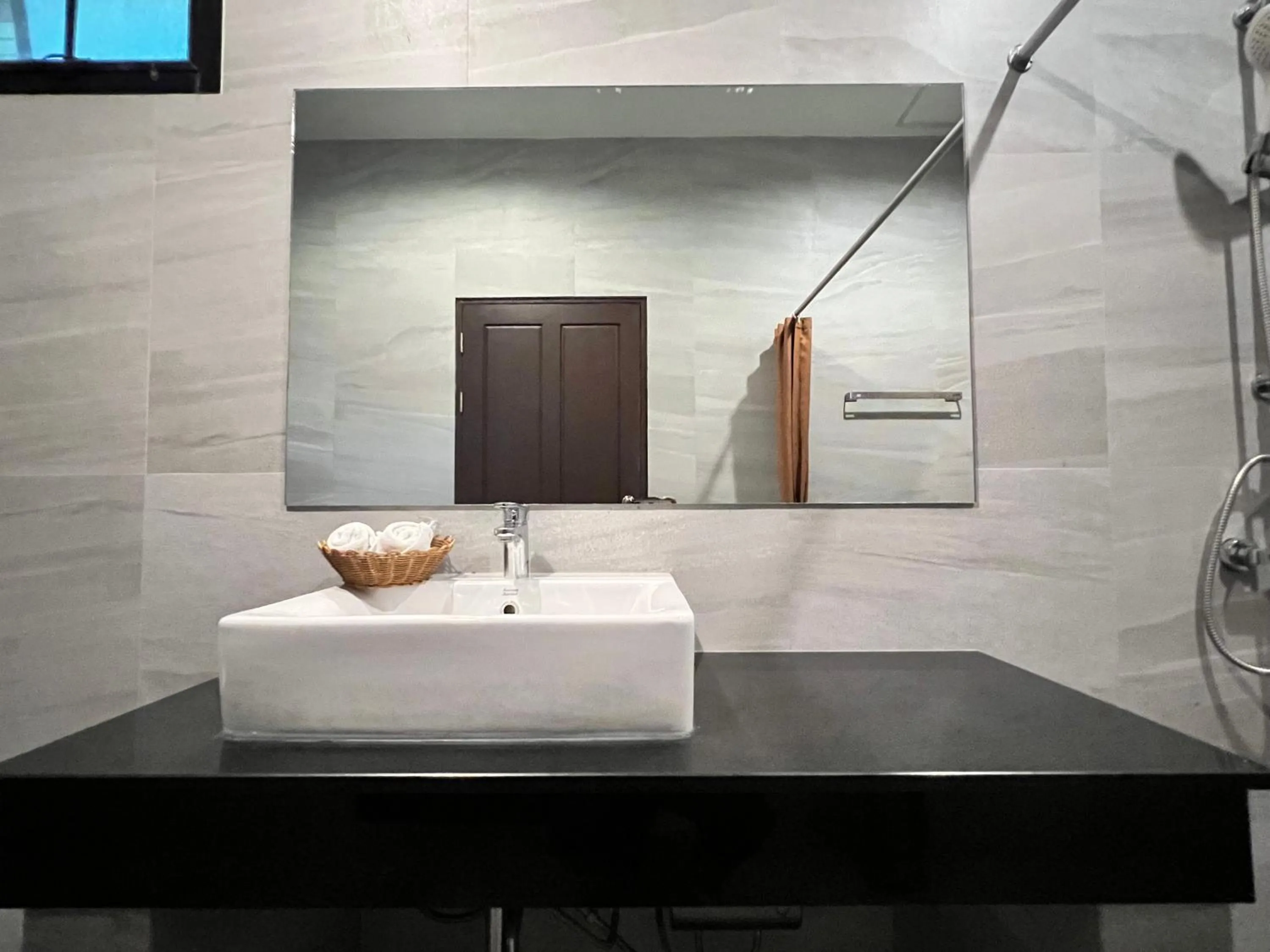 Bathroom, Bed in Palm Kiri Aonang Resort