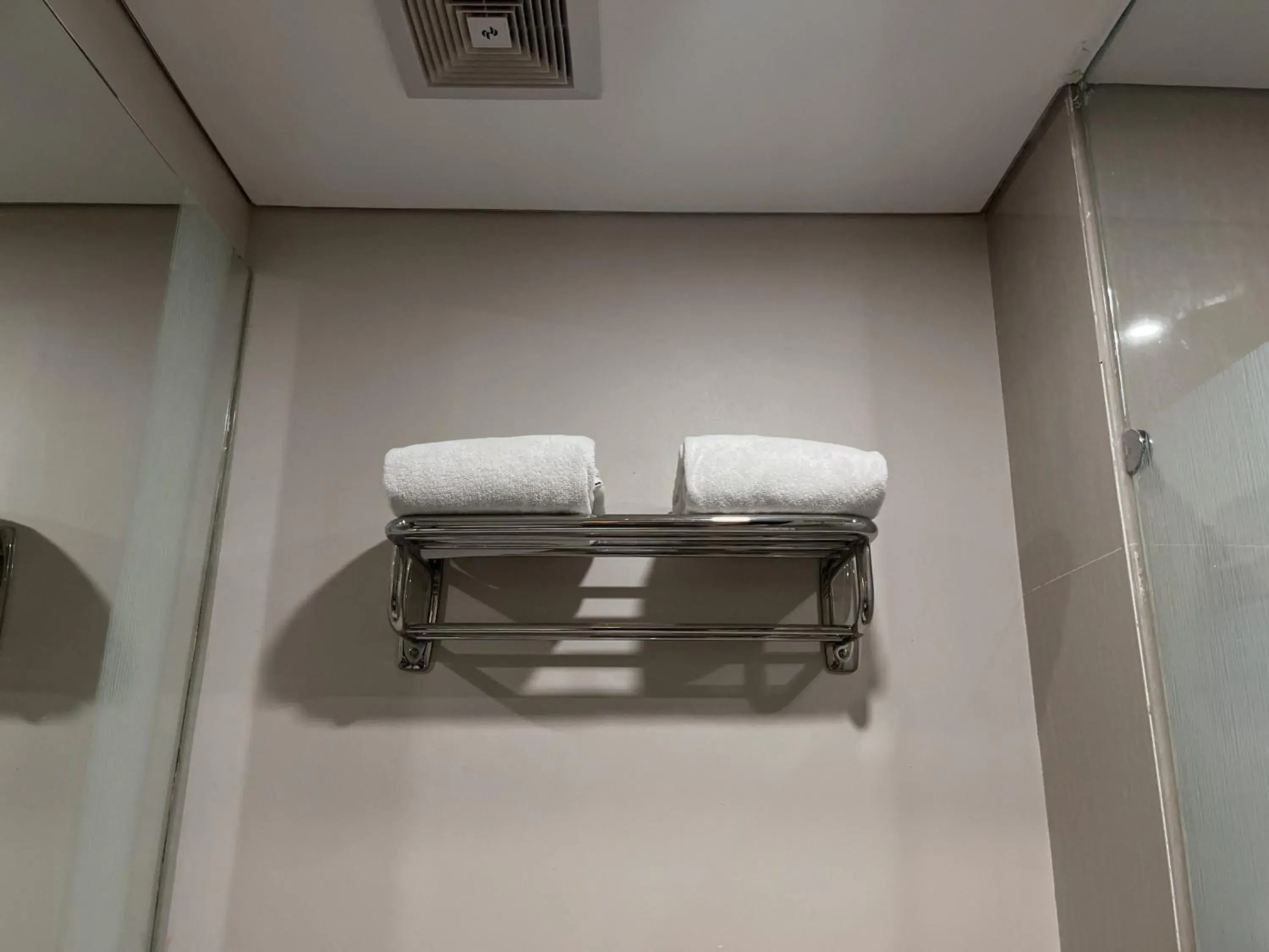 Deluxe Double or Twin Room in Verse Lite Hotel Gajah Mada Deluxe Double or Twin Room in Verse Lite Hotel Gajah Mada