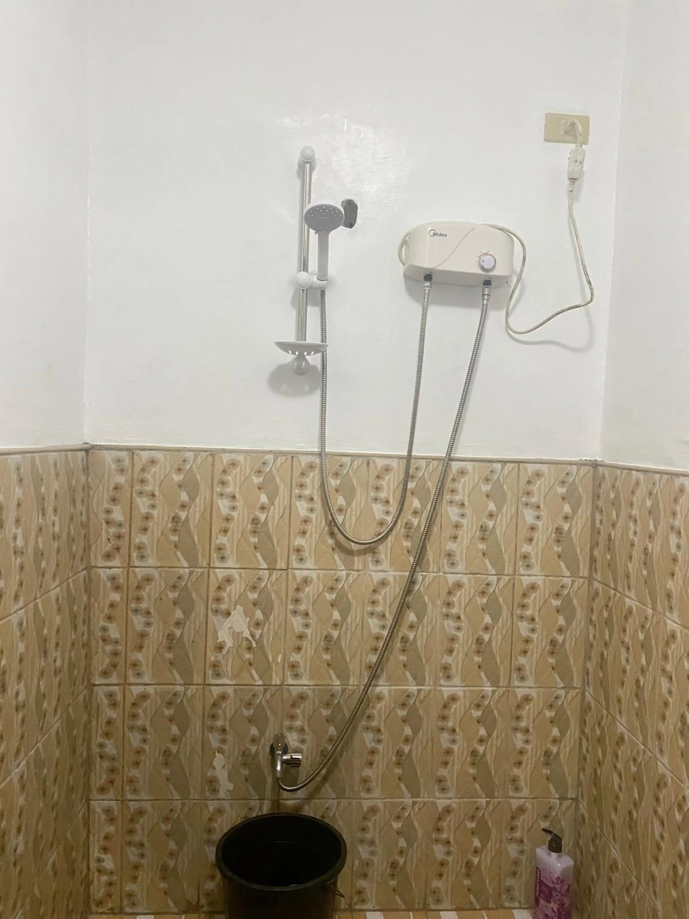 Bathroom in Alona's Traditional Filipino Home near 100 Islands Wharf