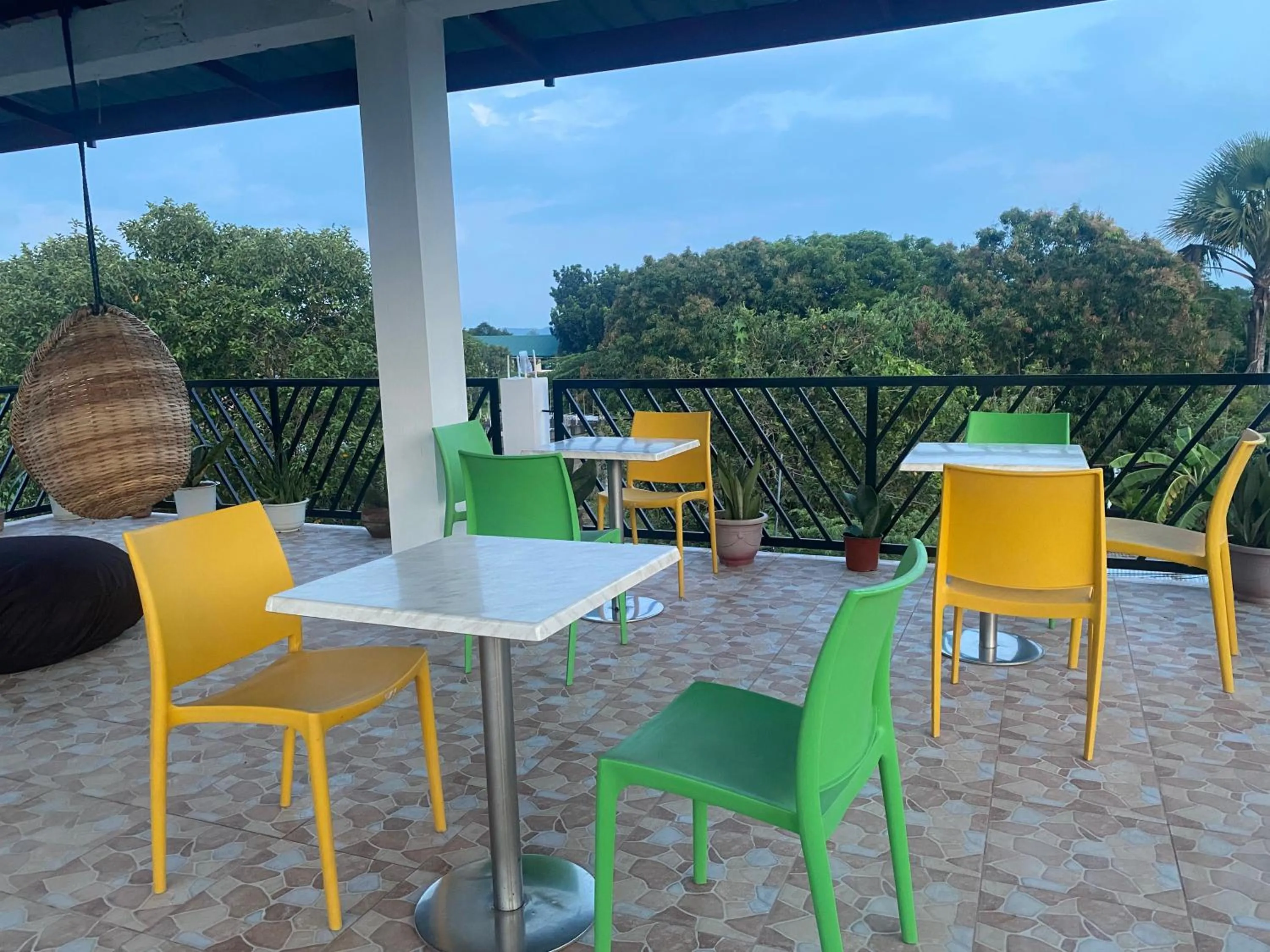 Restaurant/places to eat in Alona's Traditional Filipino Home near 100 Islands Wharf