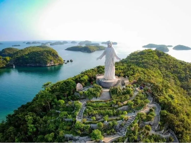 Natural landscape in Alona's Traditional Filipino Home near 100 Islands Wharf