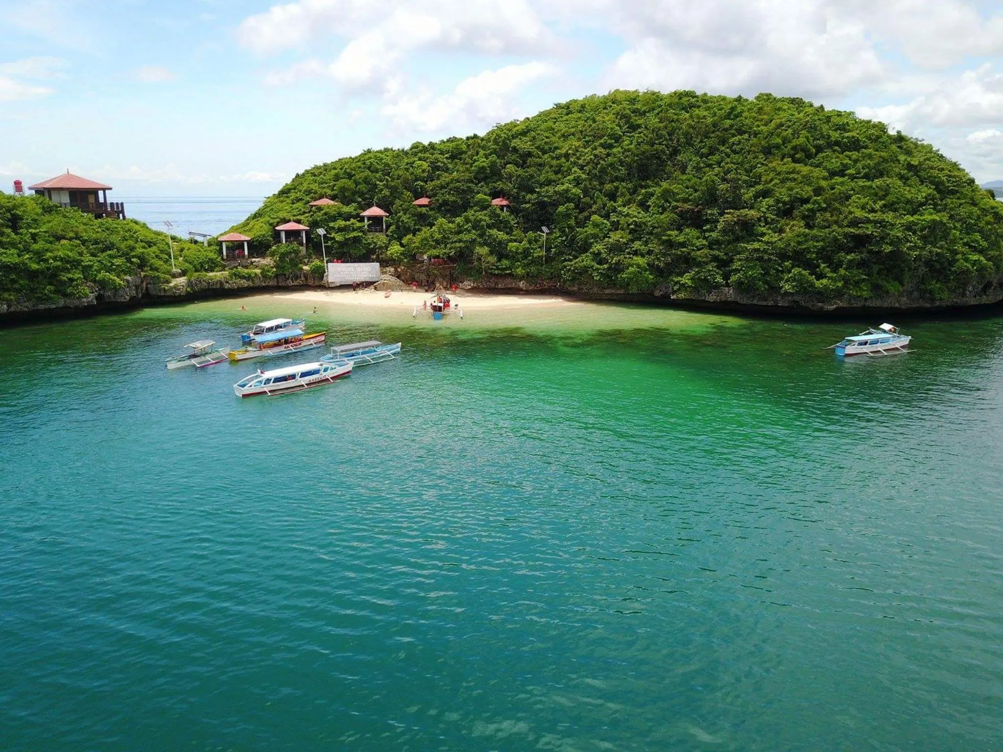 Neighbourhood in Alona's Traditional Filipino Home near 100 Islands Wharf