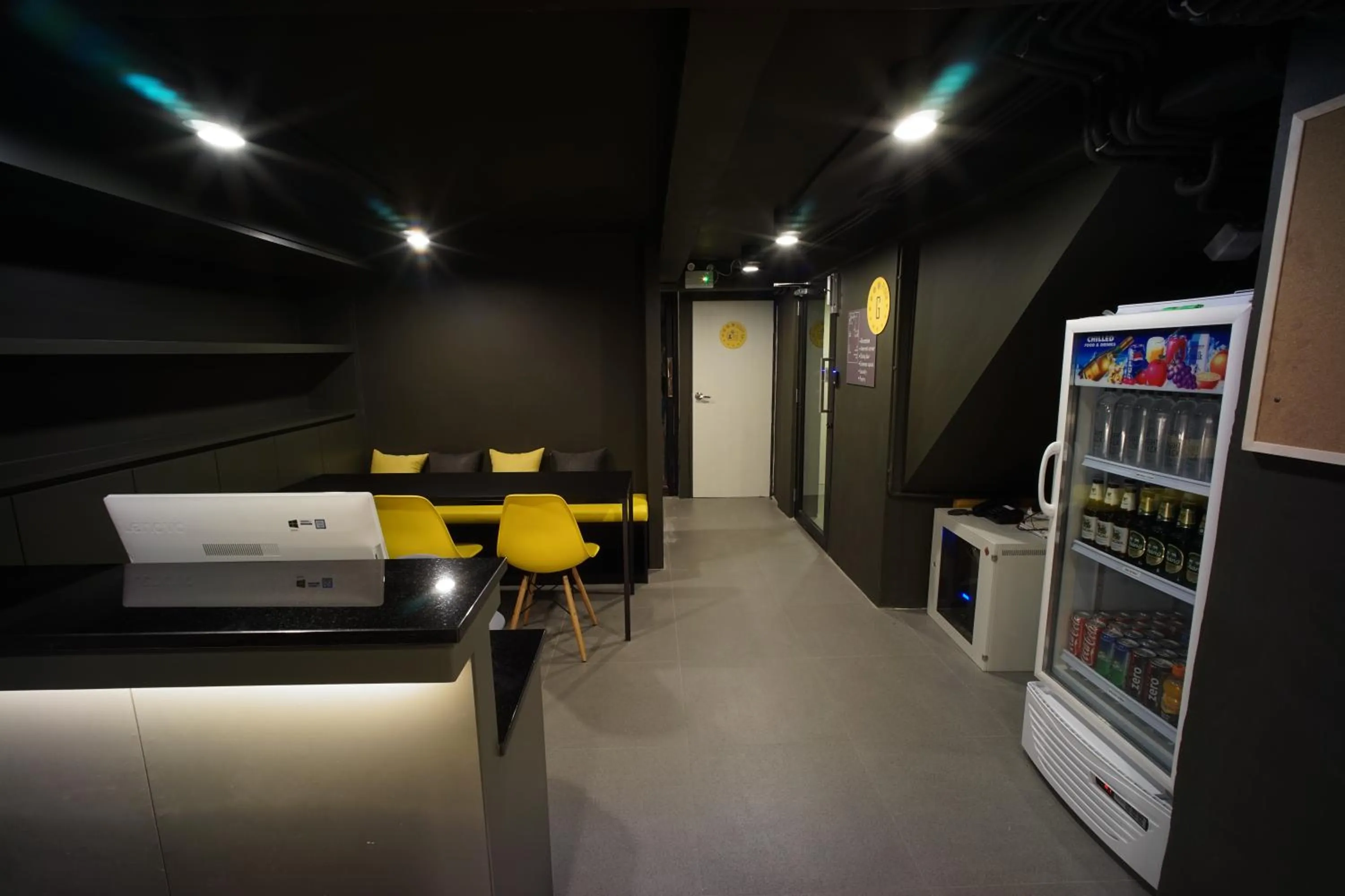 Communal lounge/ TV room in BRB Hostel Bangkok Silom