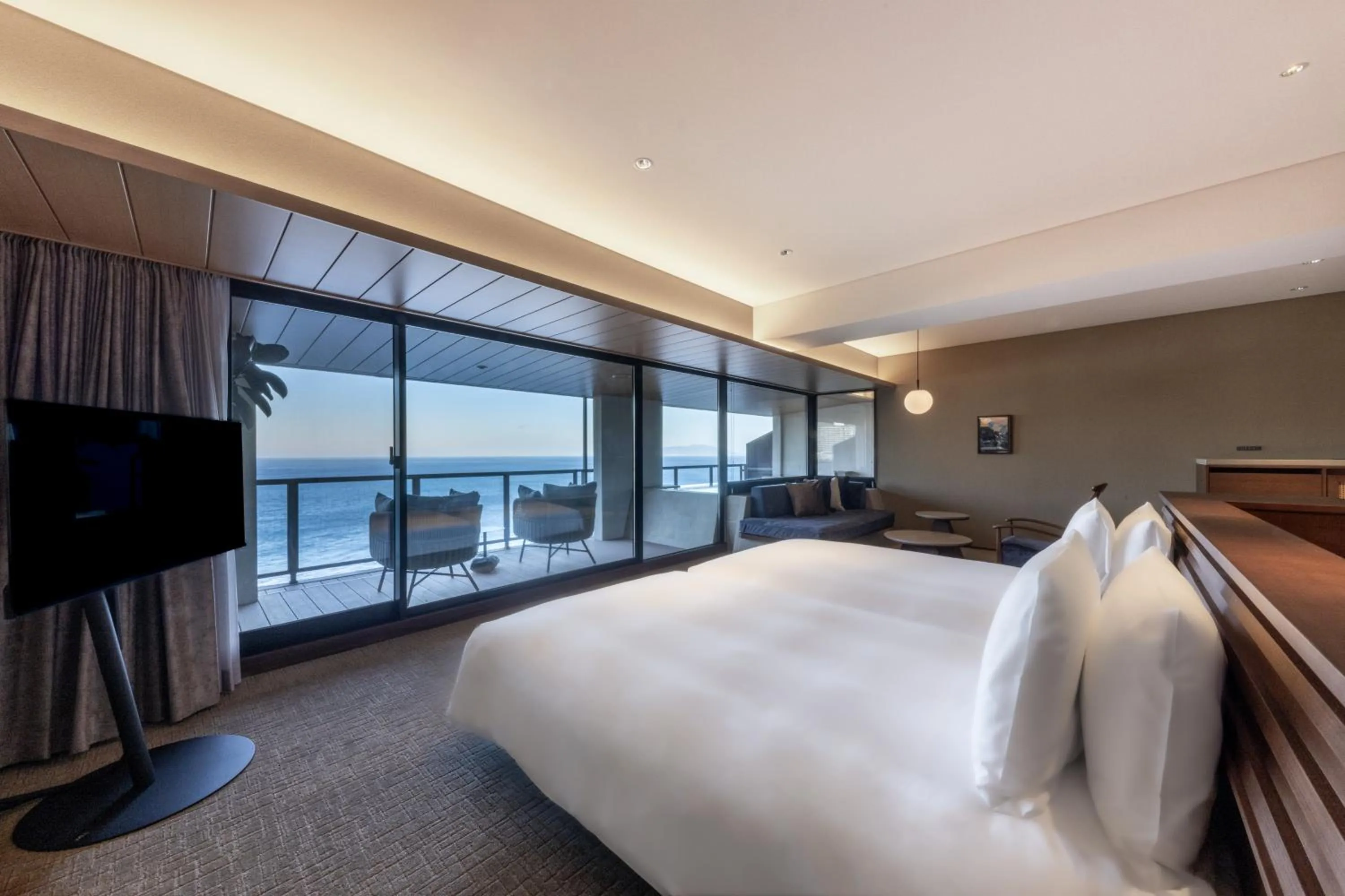 Bed in IZU RETREAT by Onko Chishin