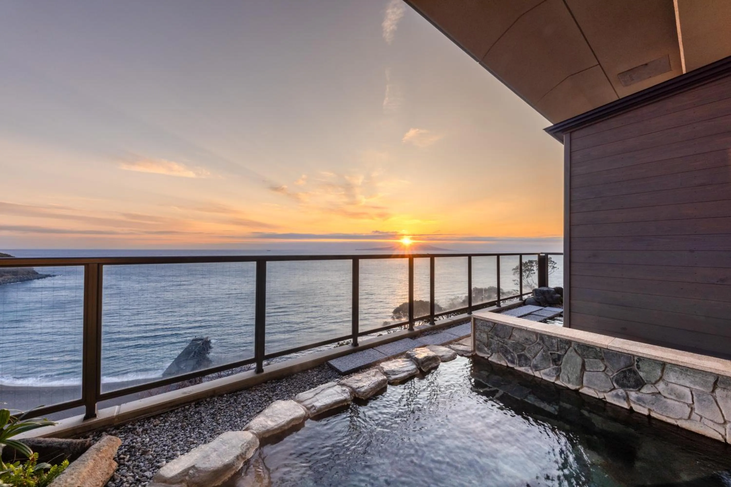 Hot Spring Bath in IZU RETREAT by Onko Chishin