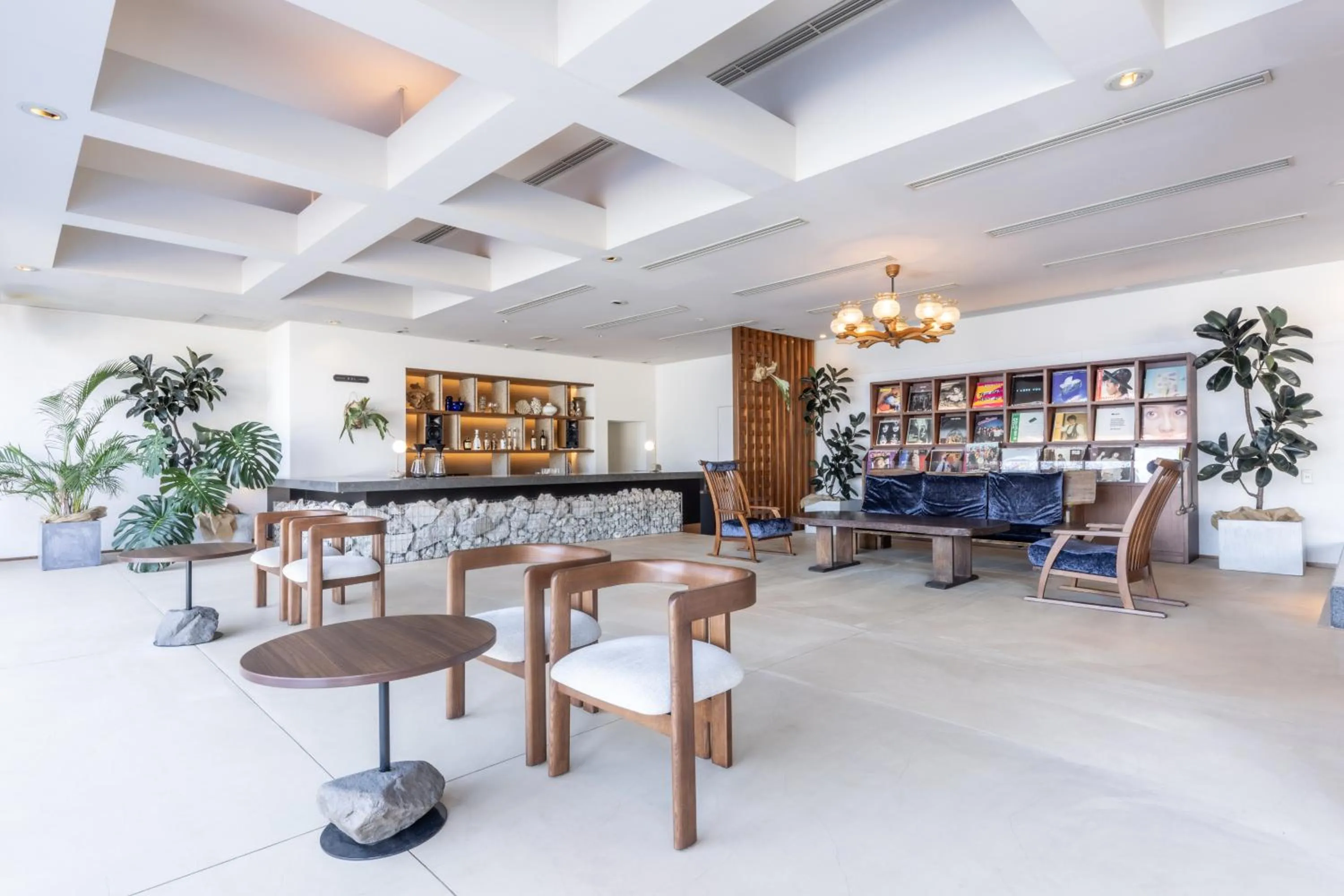 Lounge or bar in IZU RETREAT by Onko Chishin