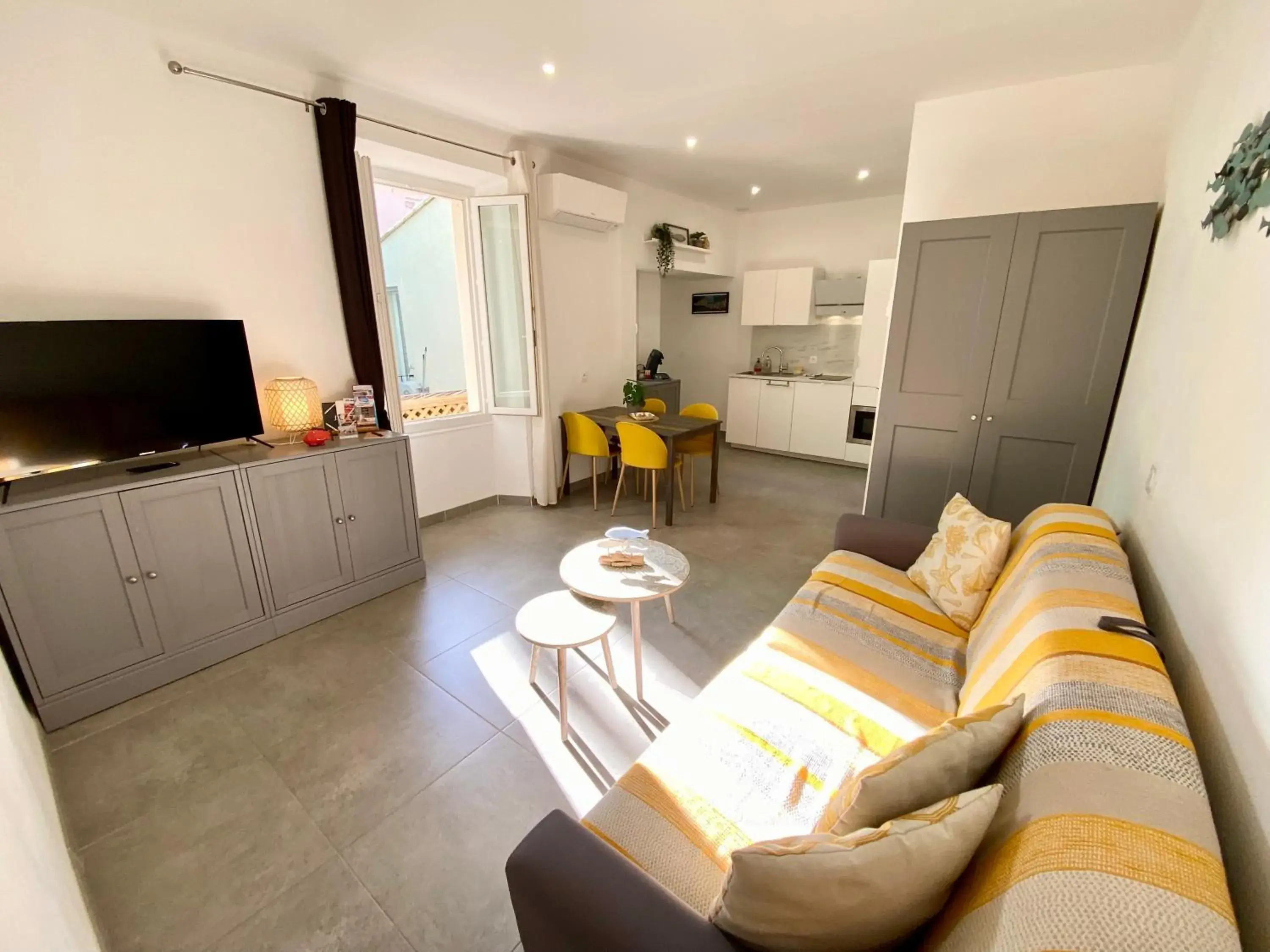 One-Bedroom Apartment with Balcony in Coeursanary d'Audrey One-Bedroom Apartment with Balcony in Coeursanary d'Audrey