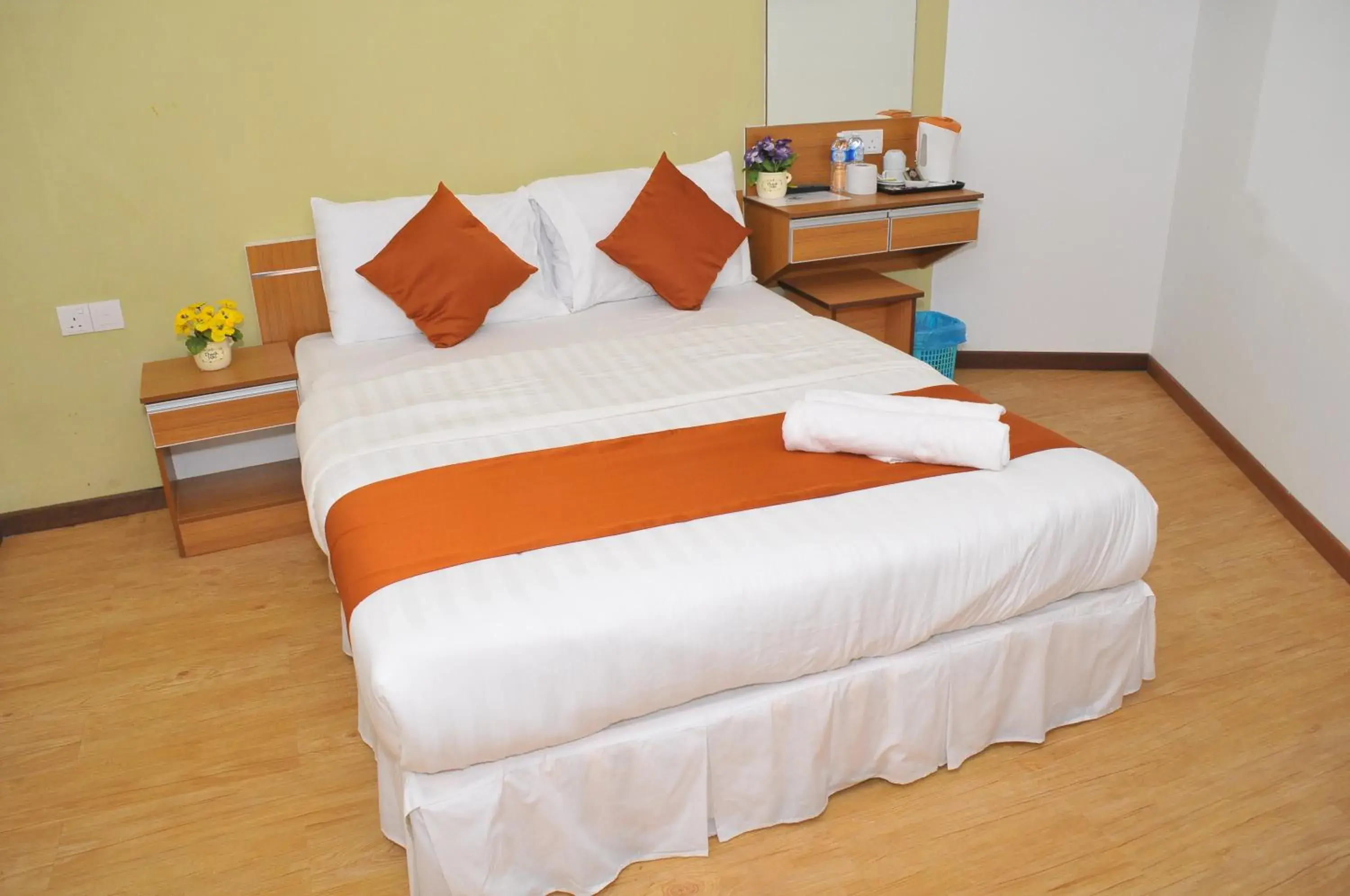 Standard Double Room with Fan in Hotel Double Stars Cameron Highlands Standard Double Room with Fan in Hotel Double Stars Cameron Highlands