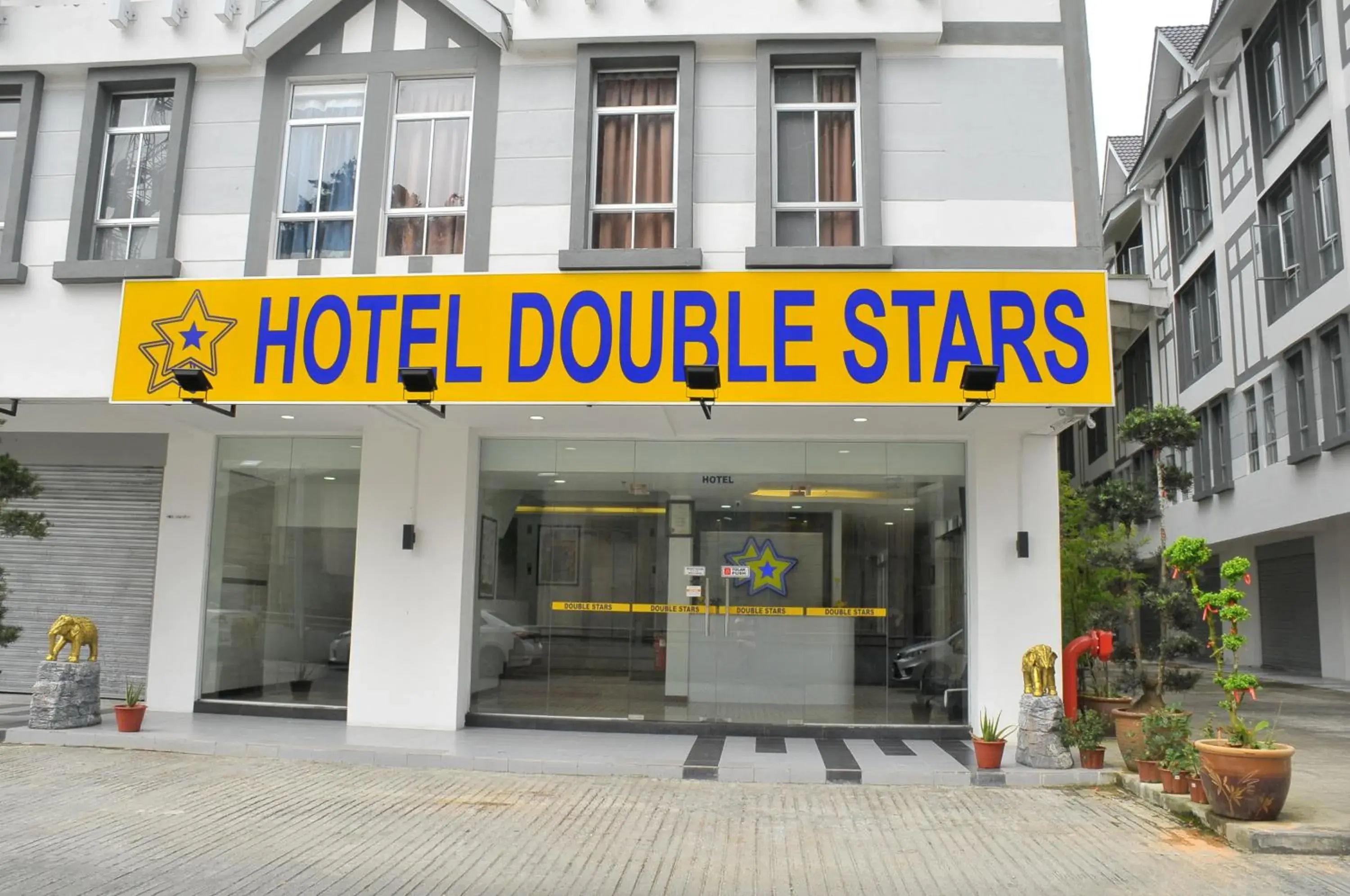 Property building in Hotel Double Stars Cameron Highlands Property building in Hotel Double Stars Cameron Highlands
