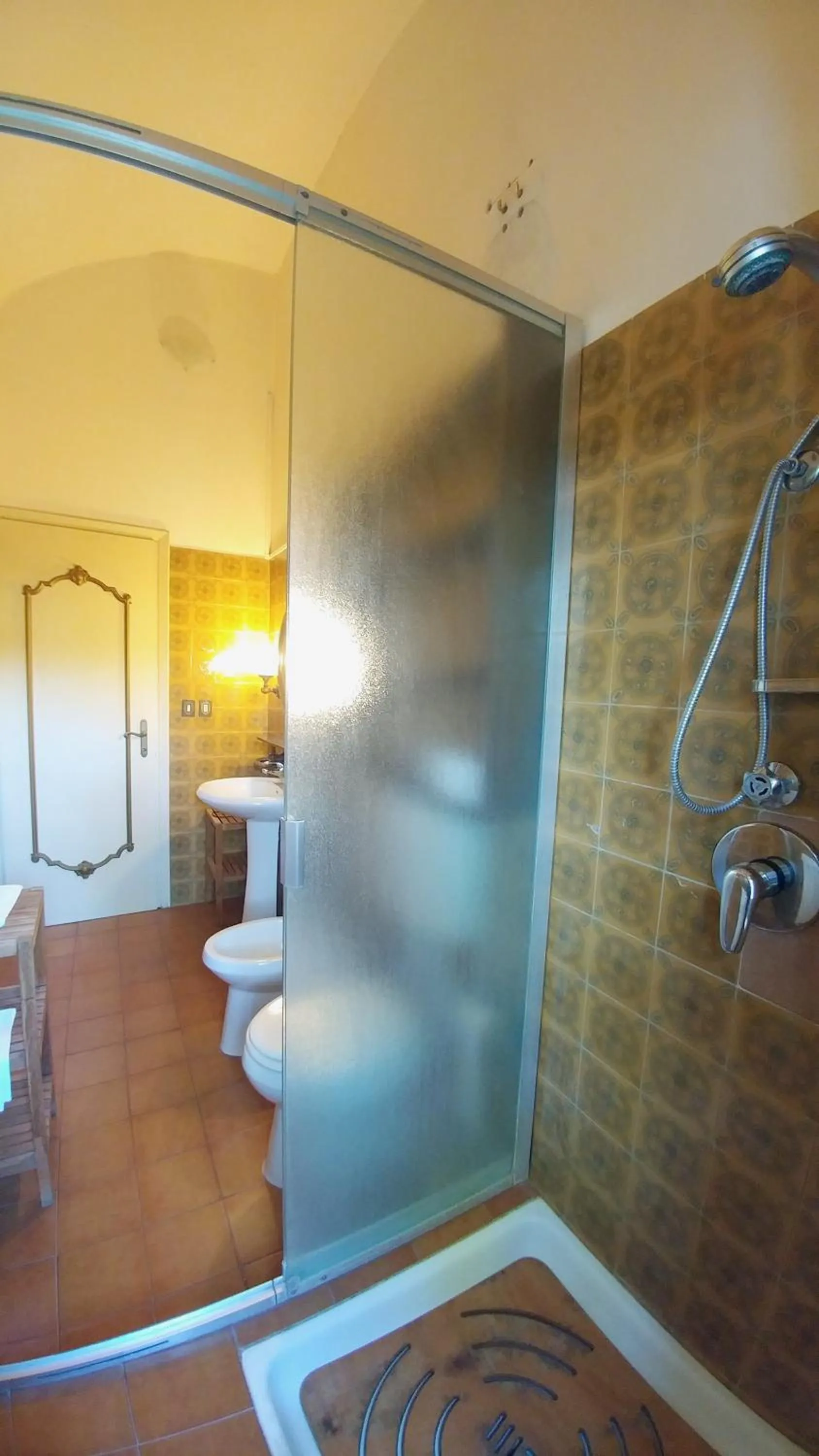 Shower in Bresbot B&B