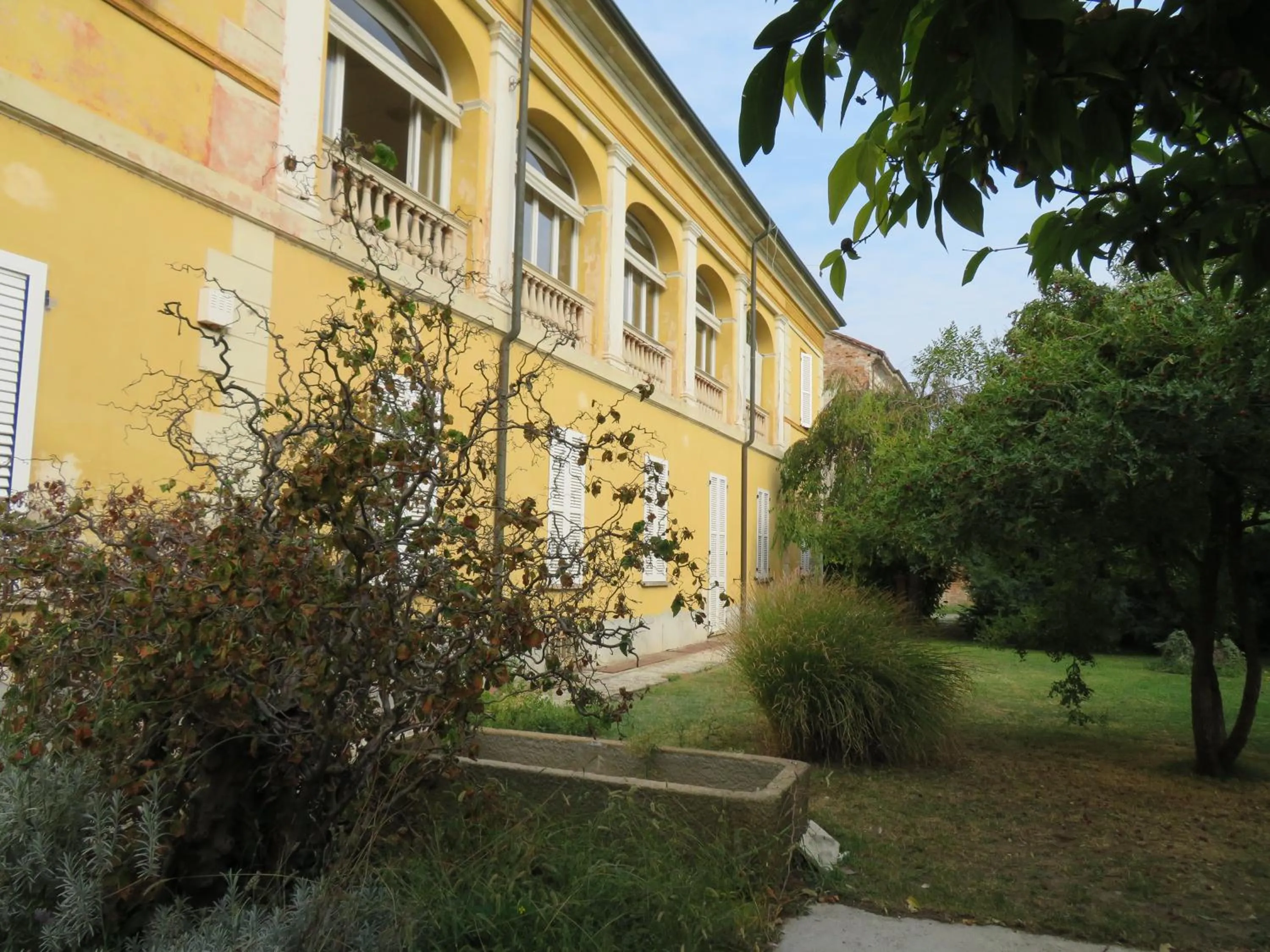 Property building in Bresbot B&B