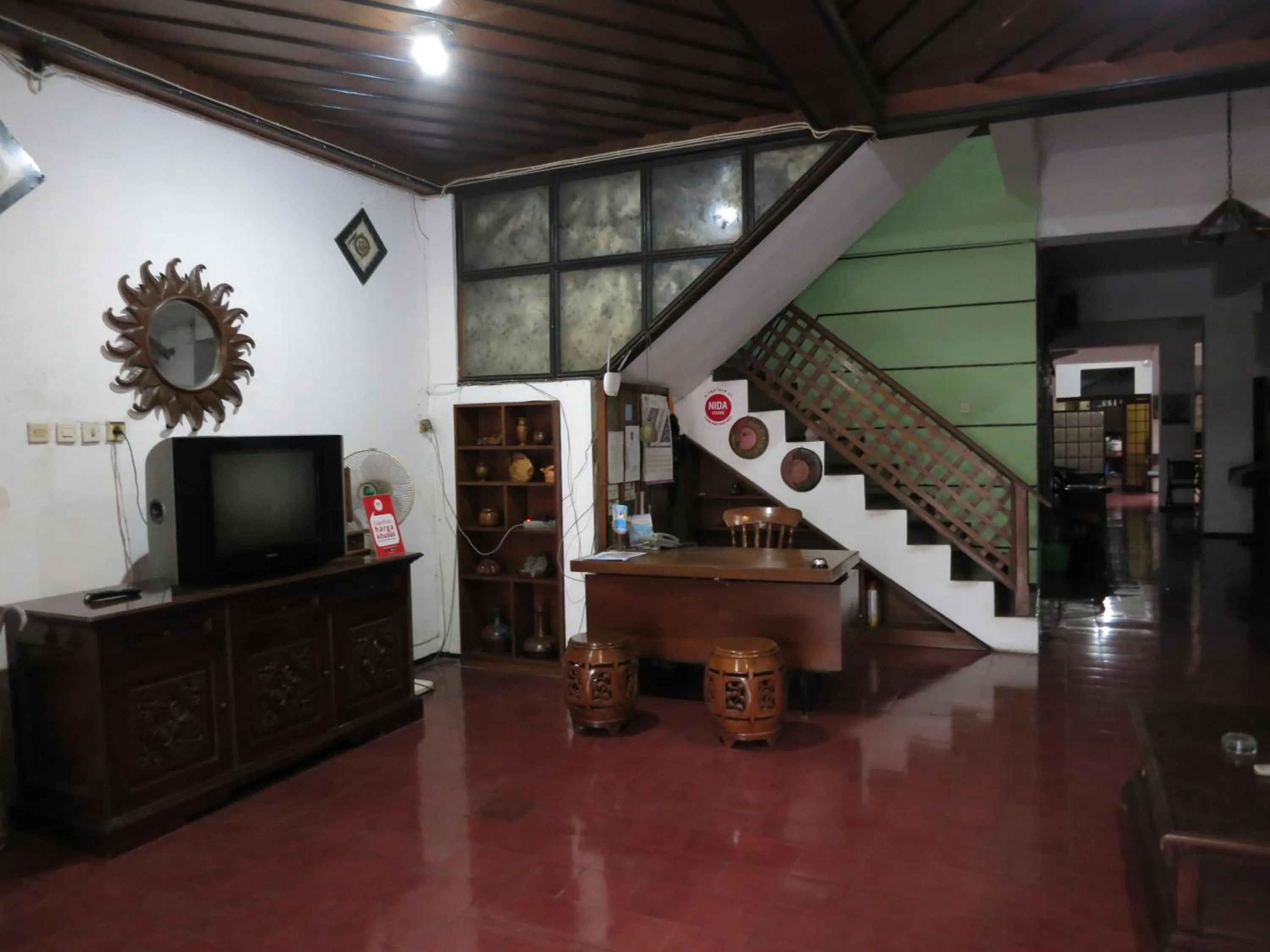 Communal lounge/ TV room in Sartika Family Prawirotaman