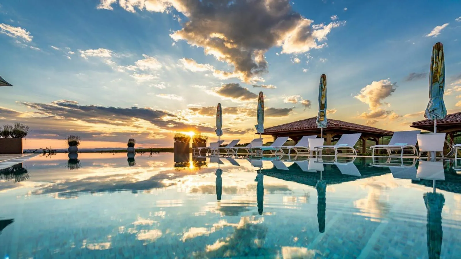Swimming pool in Casa Timiș - Wellness & Spa Resort