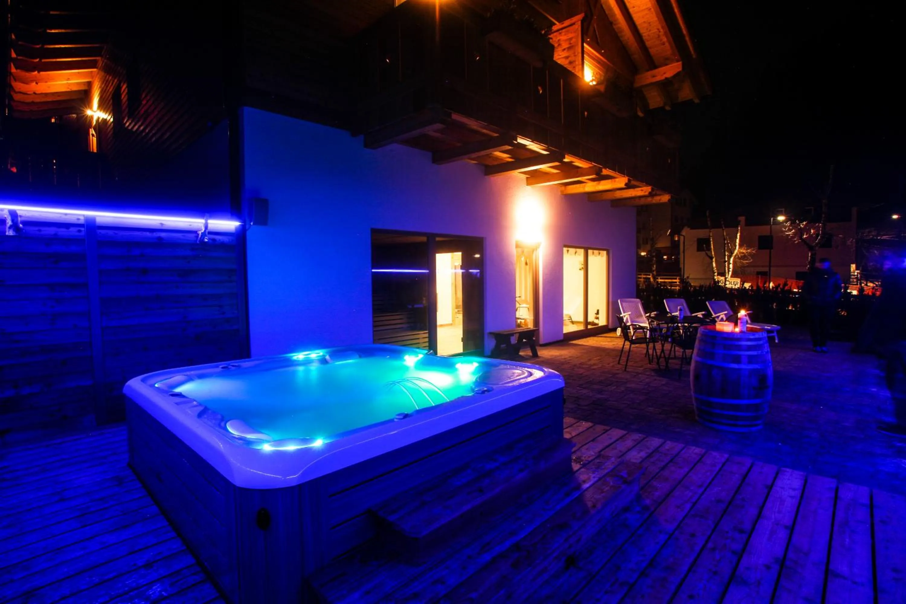 Hot Tub in Garnì & Wellness Anderle