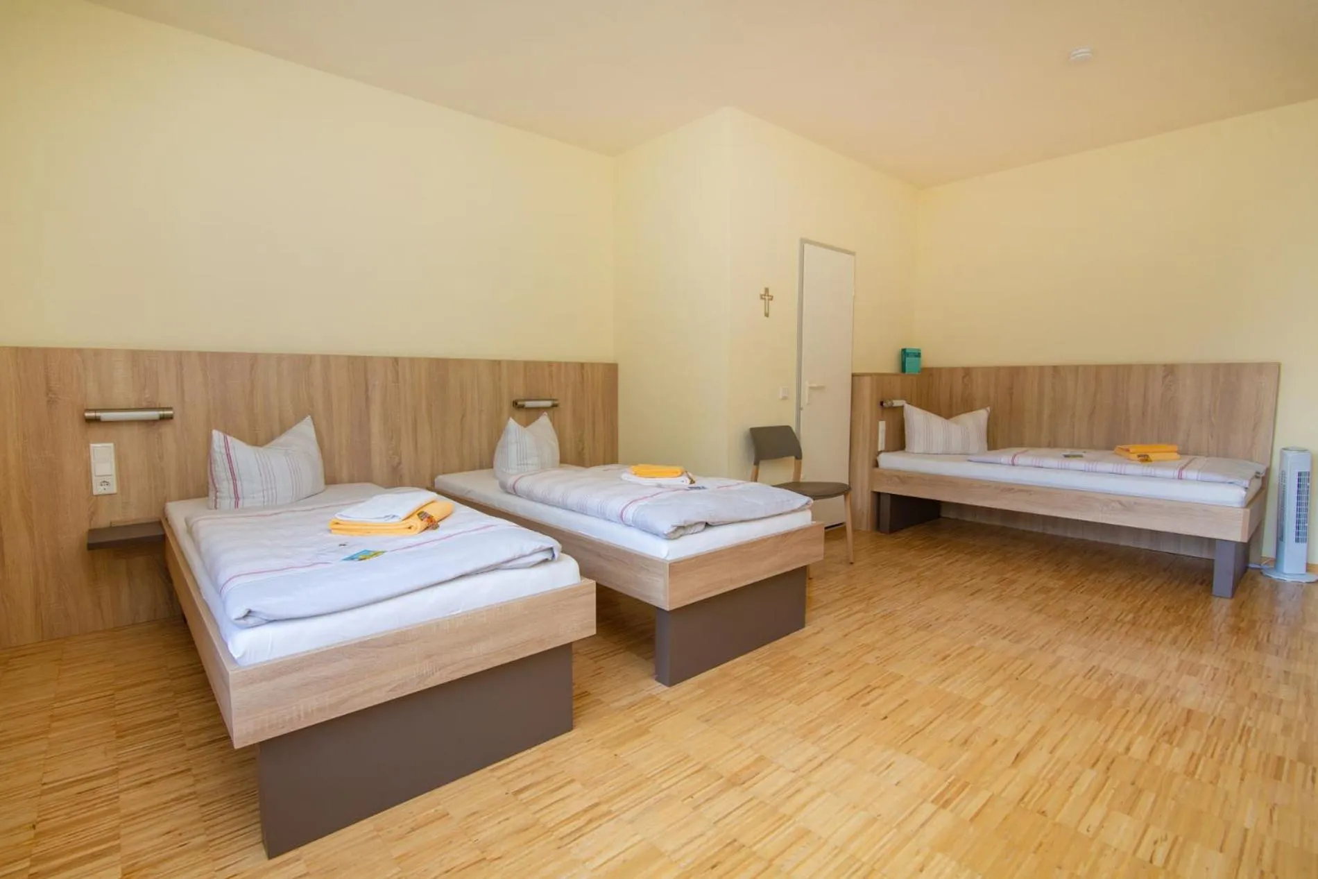 Photo of the whole room, Bed in Das Gästehaus Puschendorf