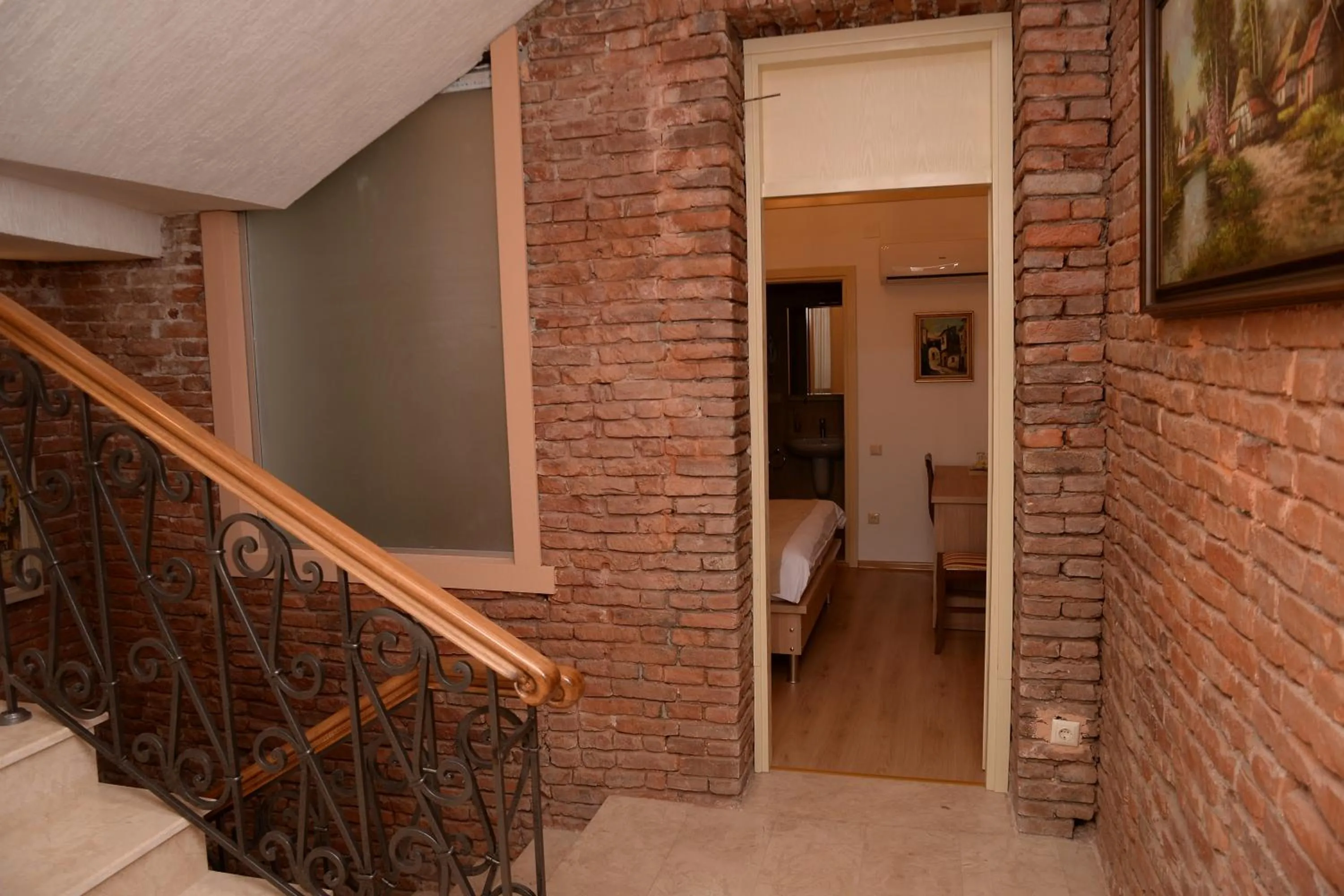Economy Double Room without Window in Hotel Varios